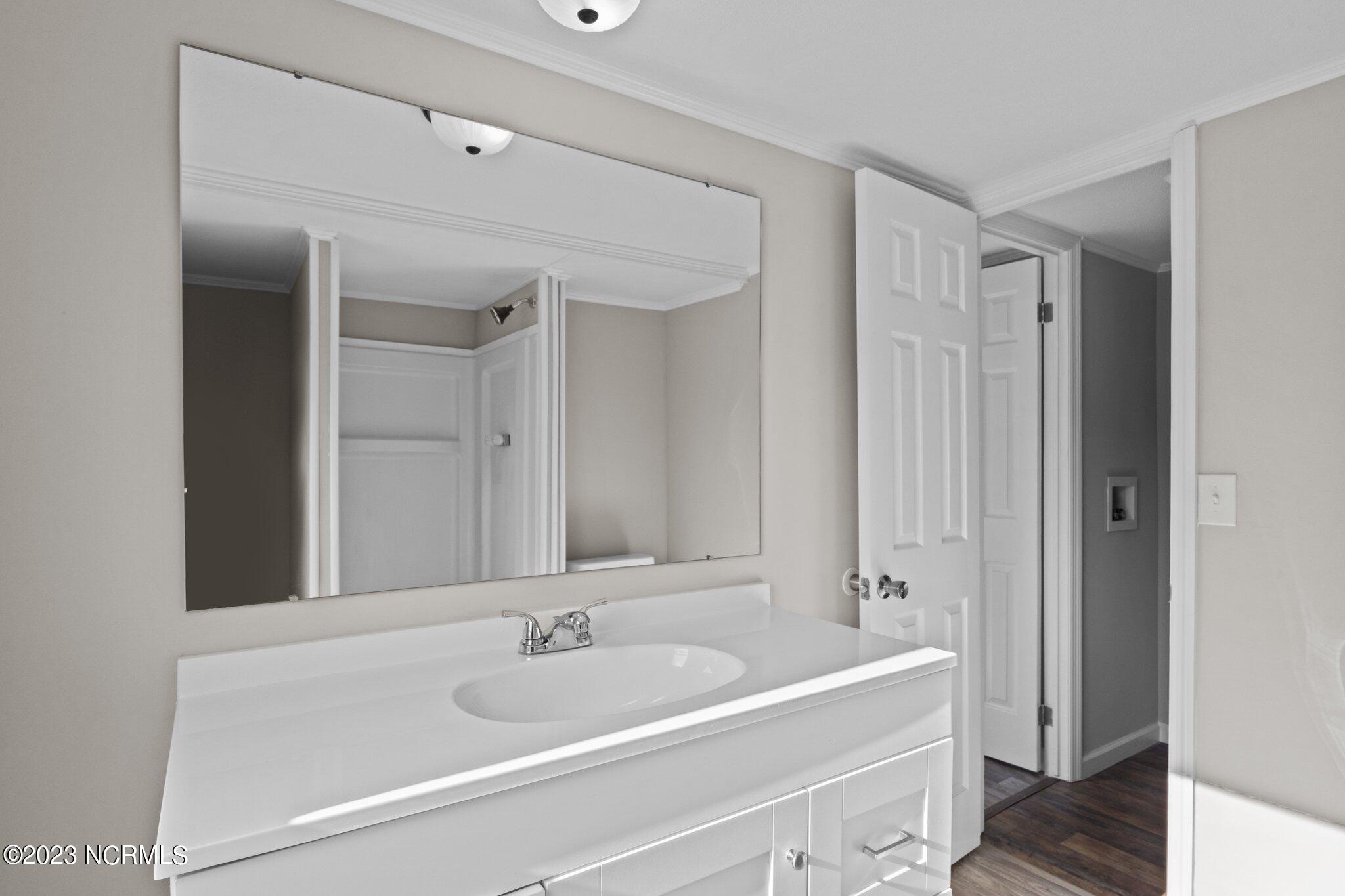 212 E Southwinds Drive