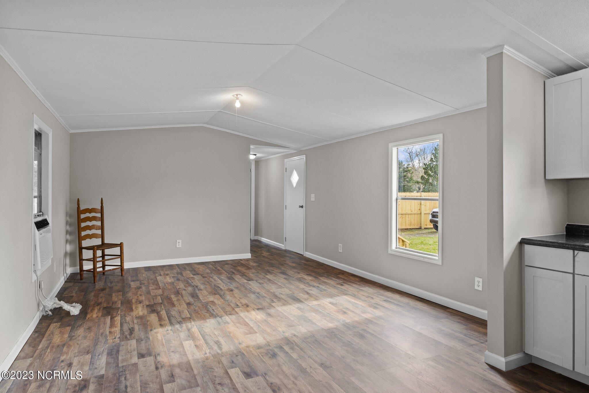 212 E Southwinds Drive