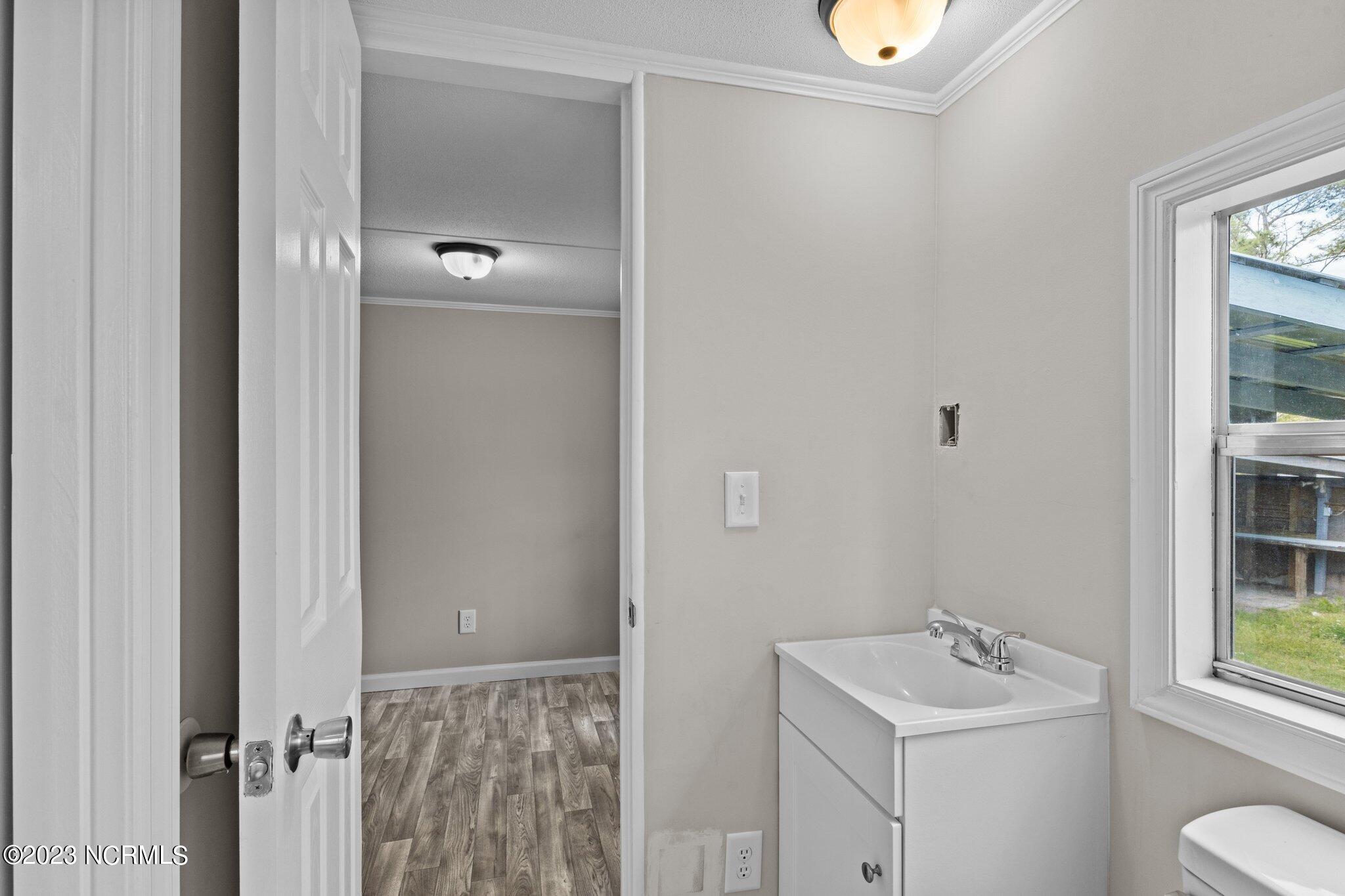 212 E Southwinds Drive