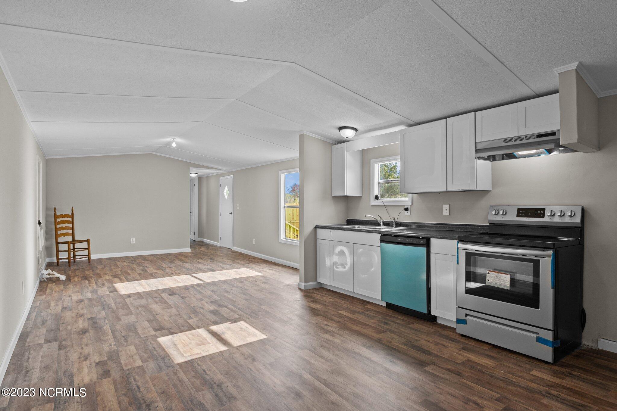 212 E Southwinds Drive