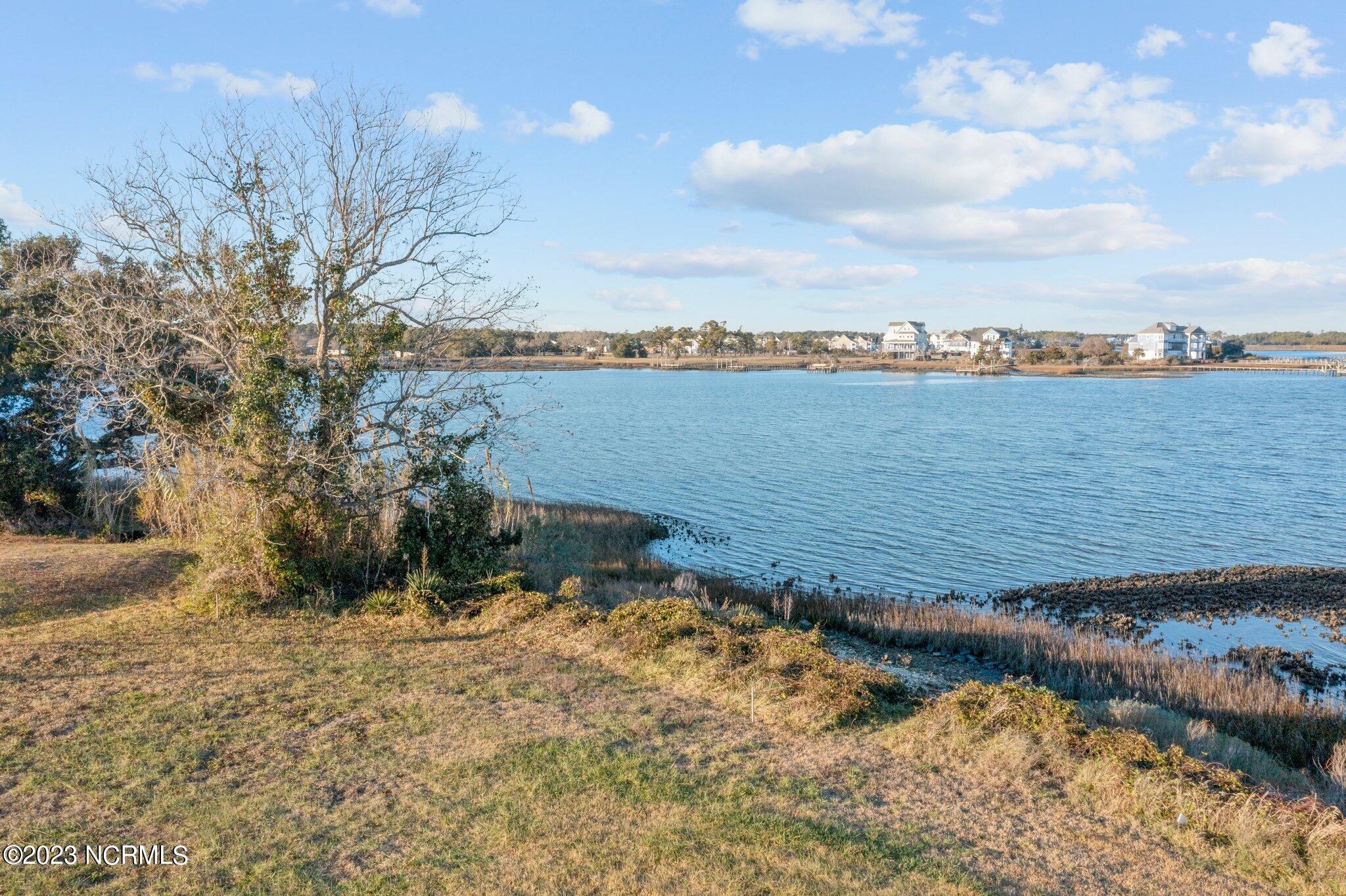 1208 1/2 Avery Street