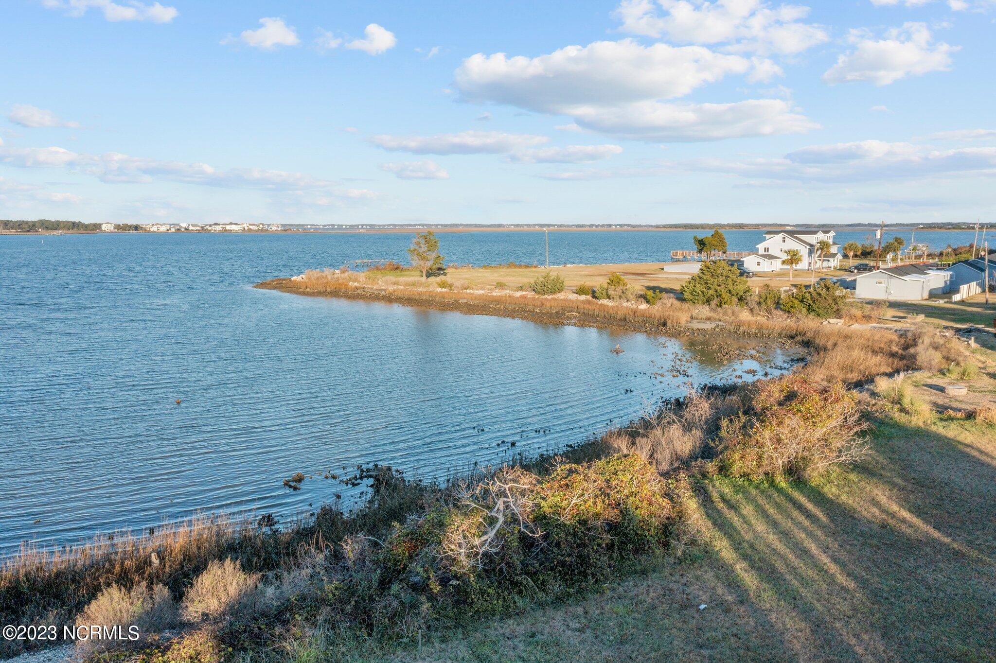 1208 1/2 Avery Street