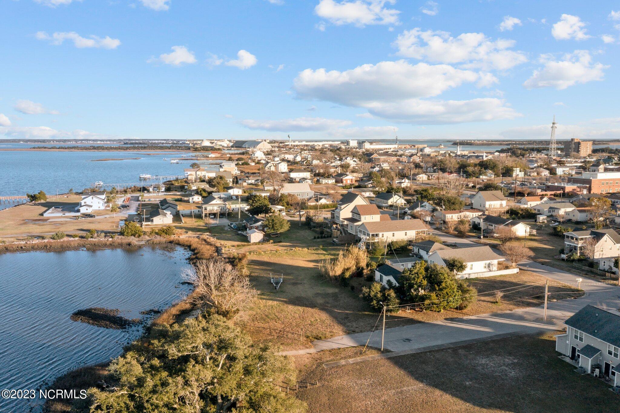 1208 1/2 Avery Street