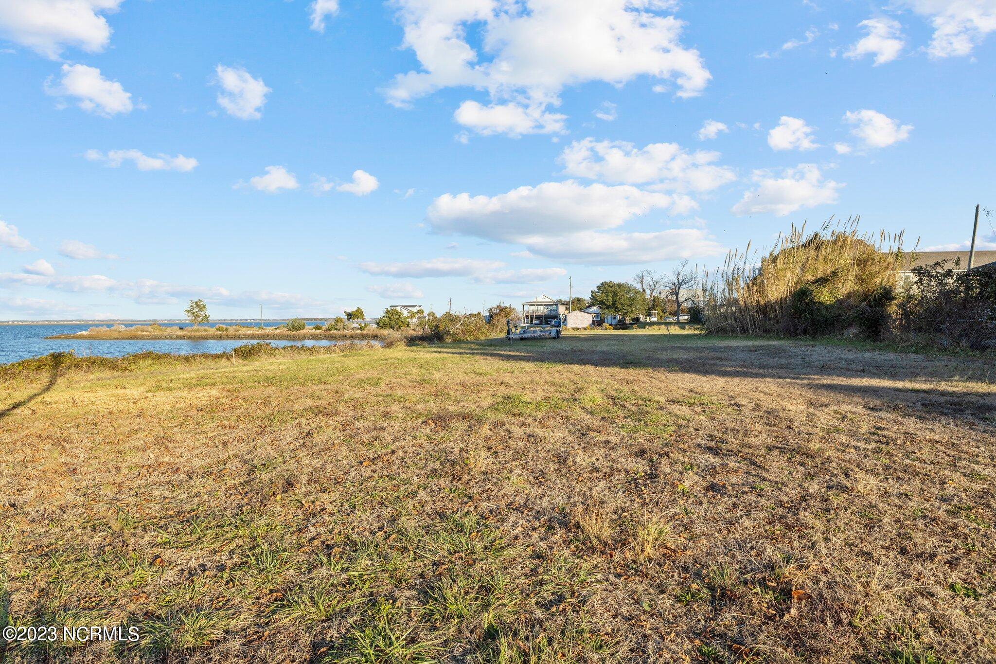 1208 1/2 Avery Street