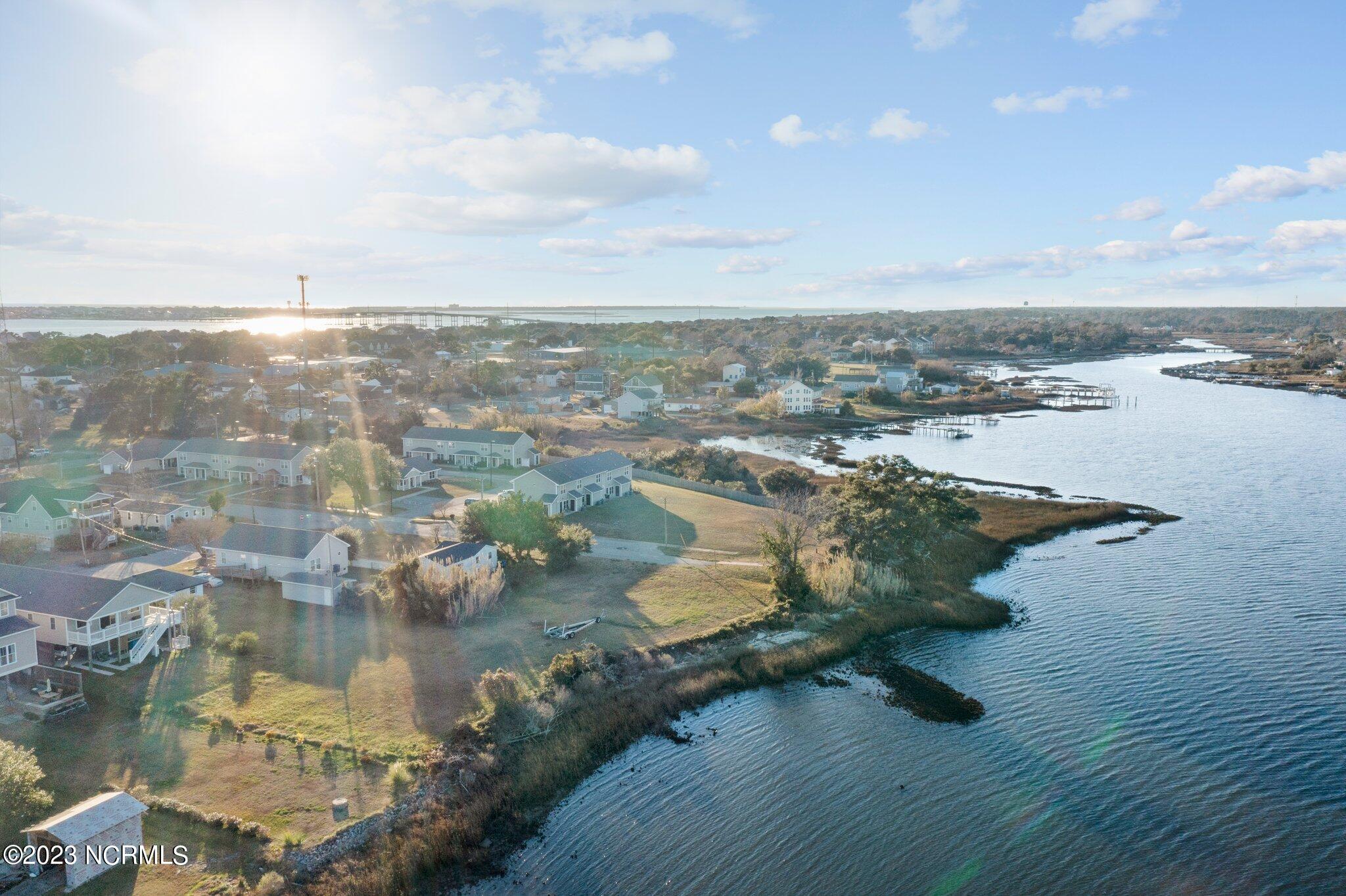 1208 1/2 Avery Street