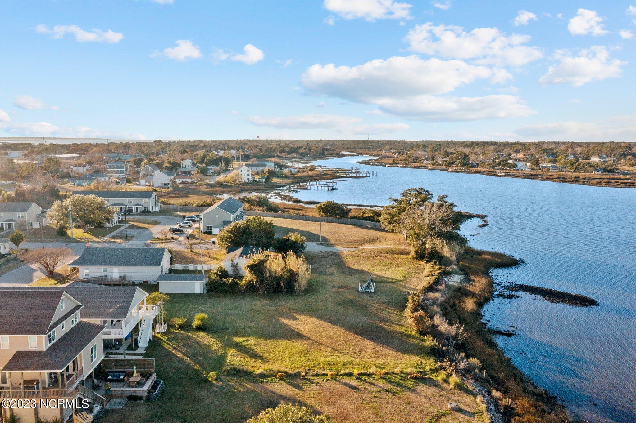 1208 1/2 Avery Street