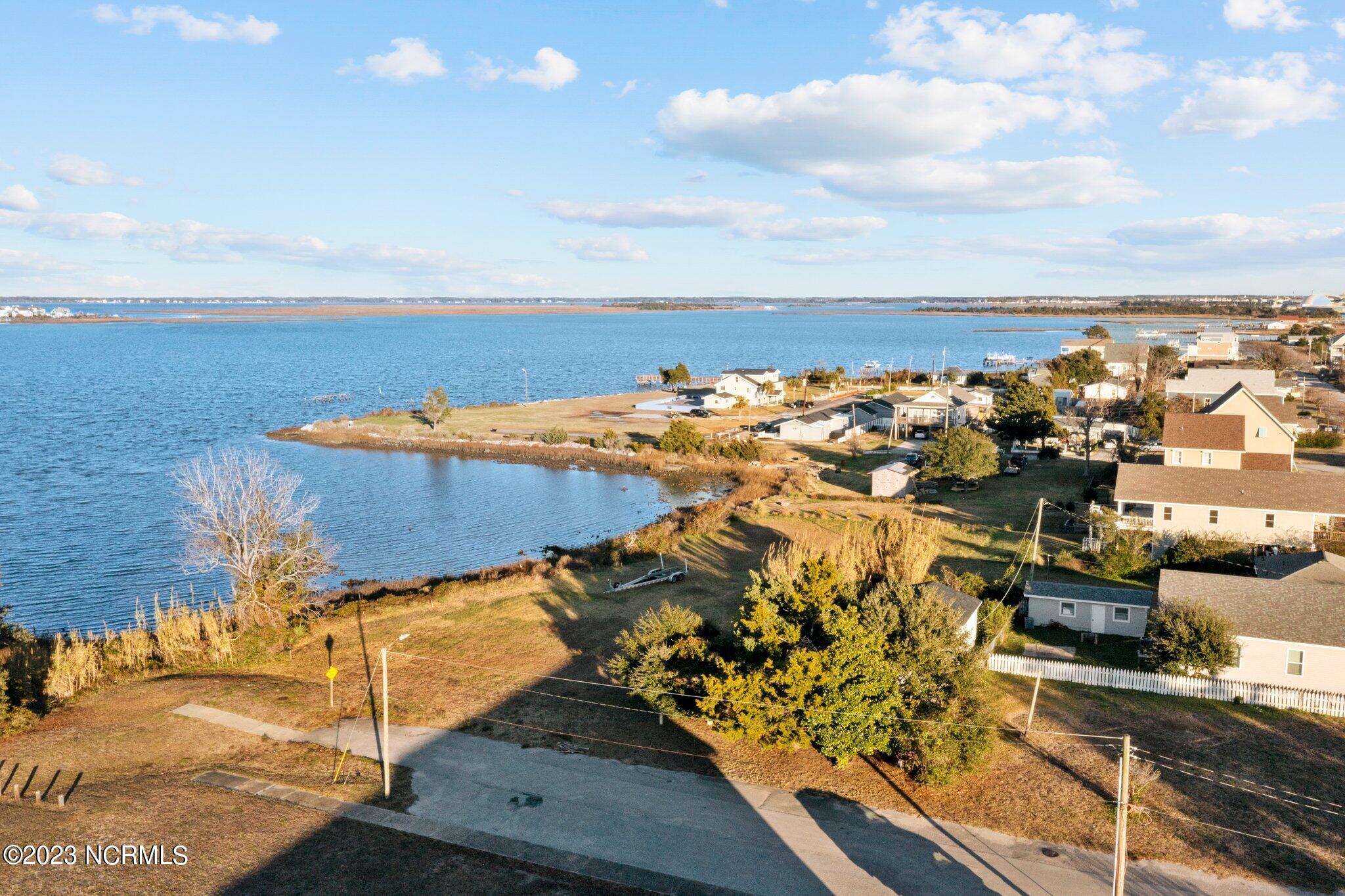 1208 1/2 Avery Street