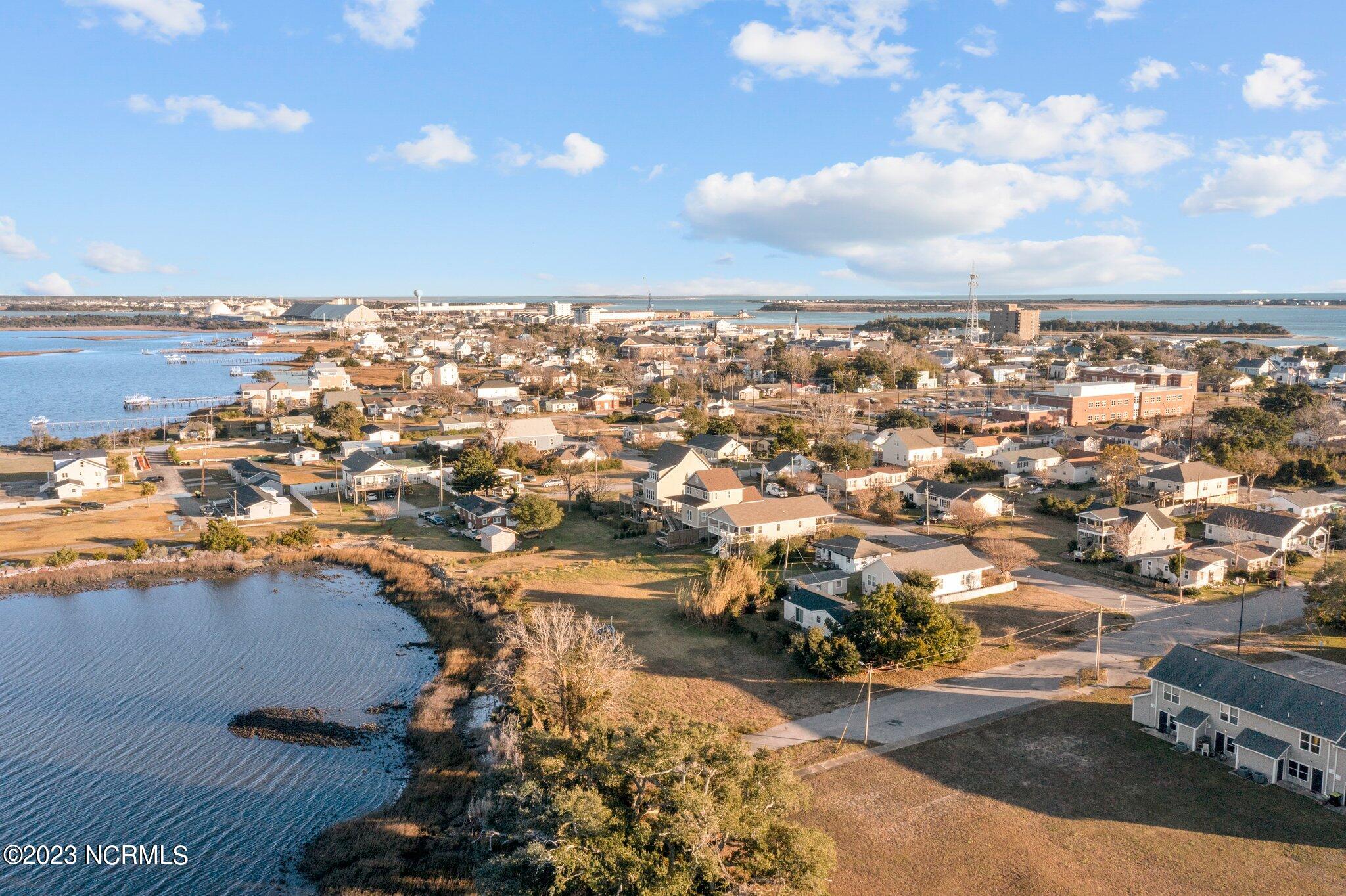 1208 1/2 Avery Street