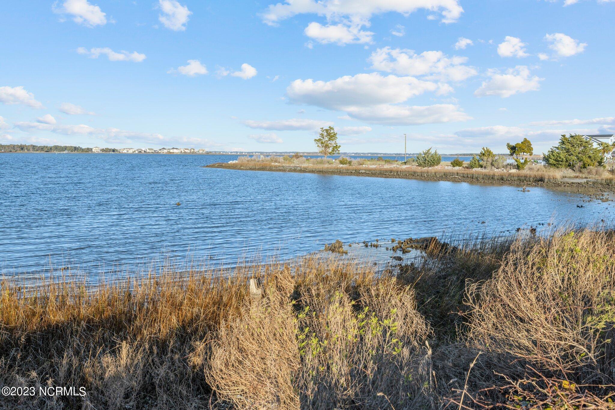 1208 1/2 Avery Street