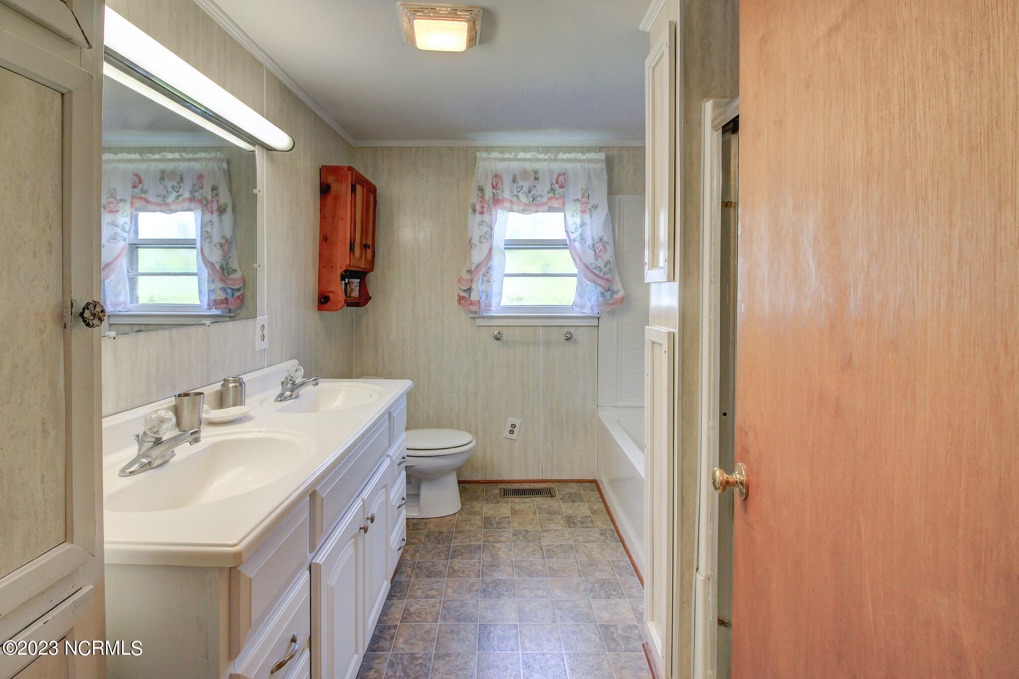 118 Lennoxville Point Road