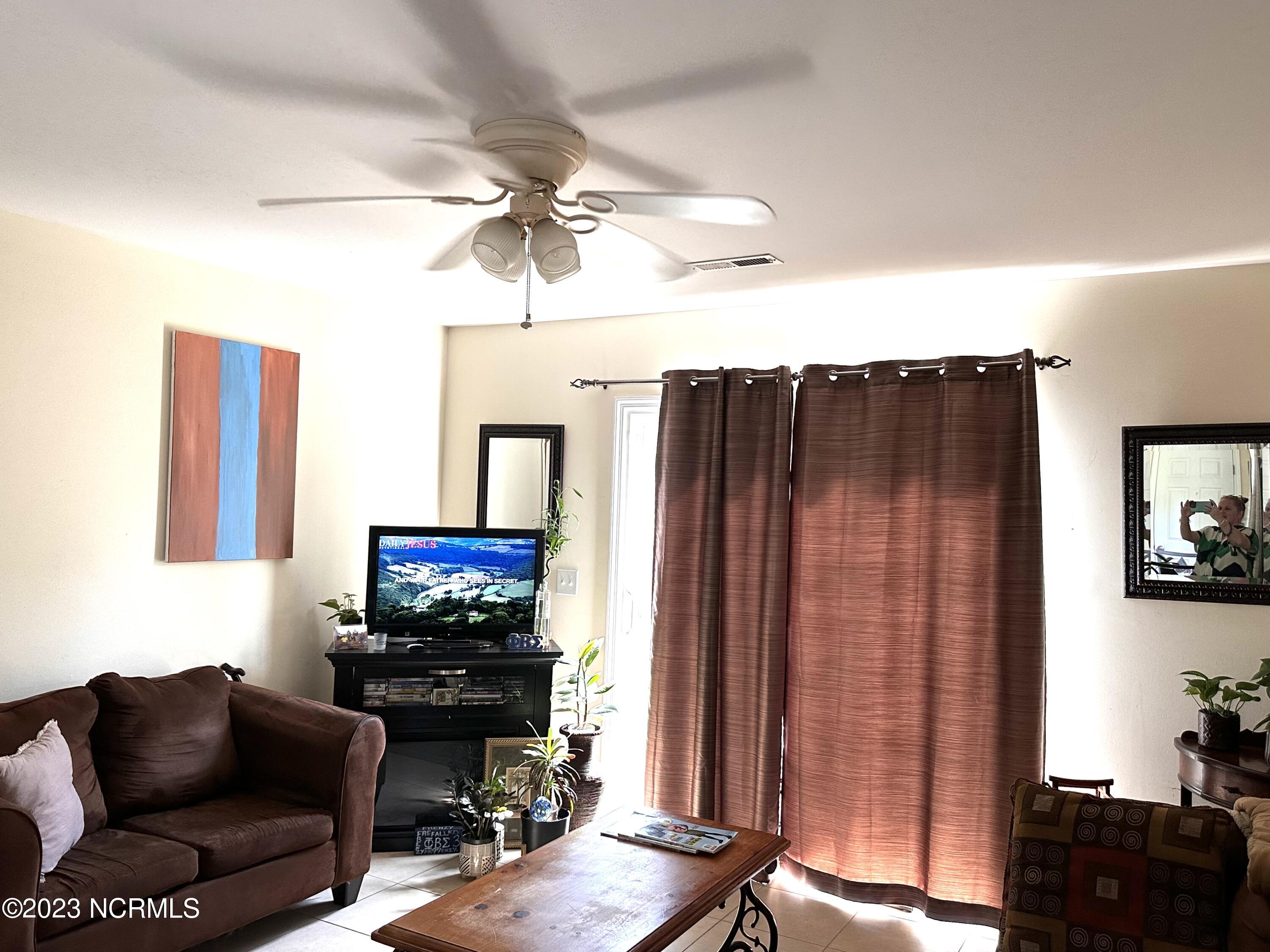 4011 Arendell Street, B