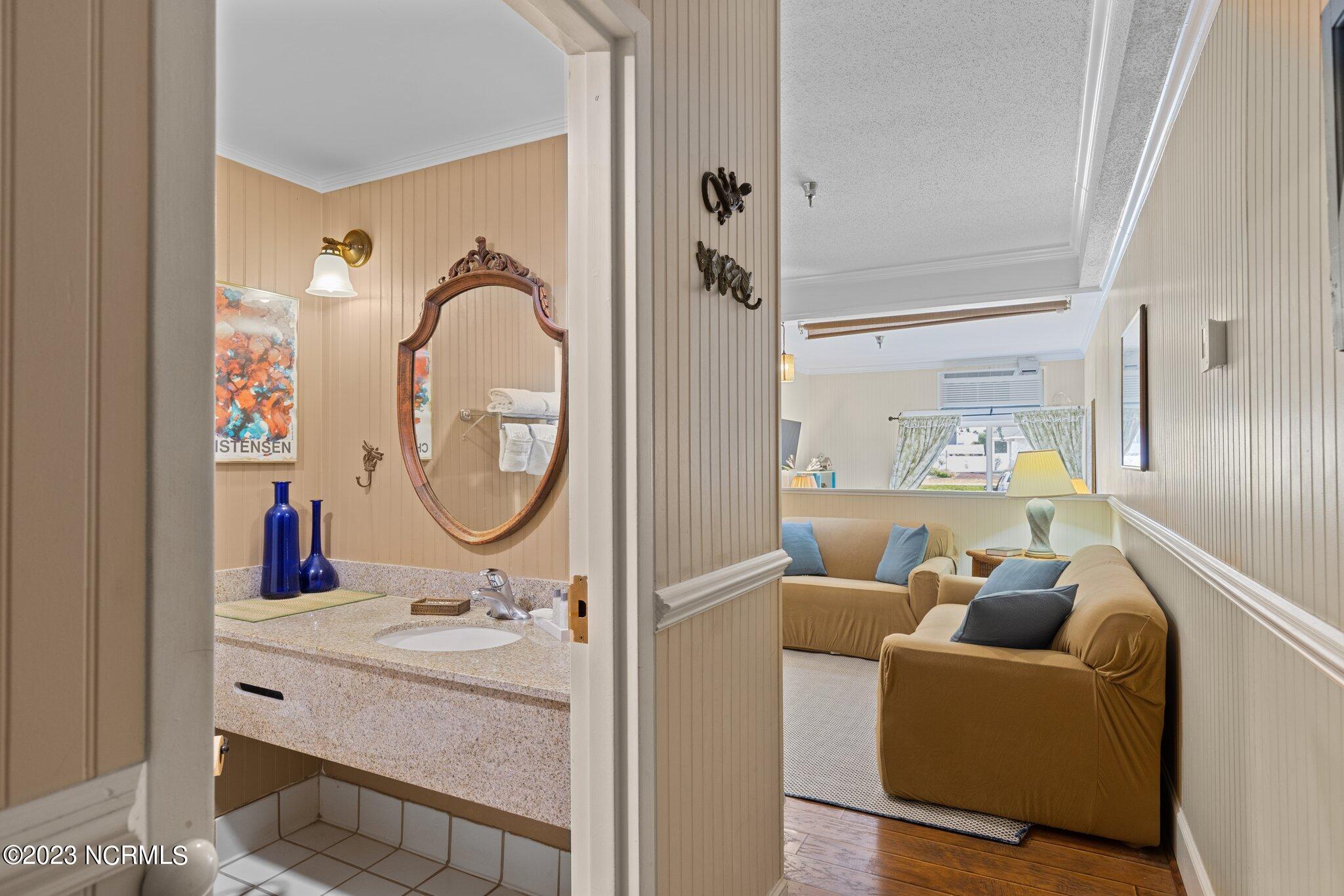 602 W Fort Macon Rd, 111