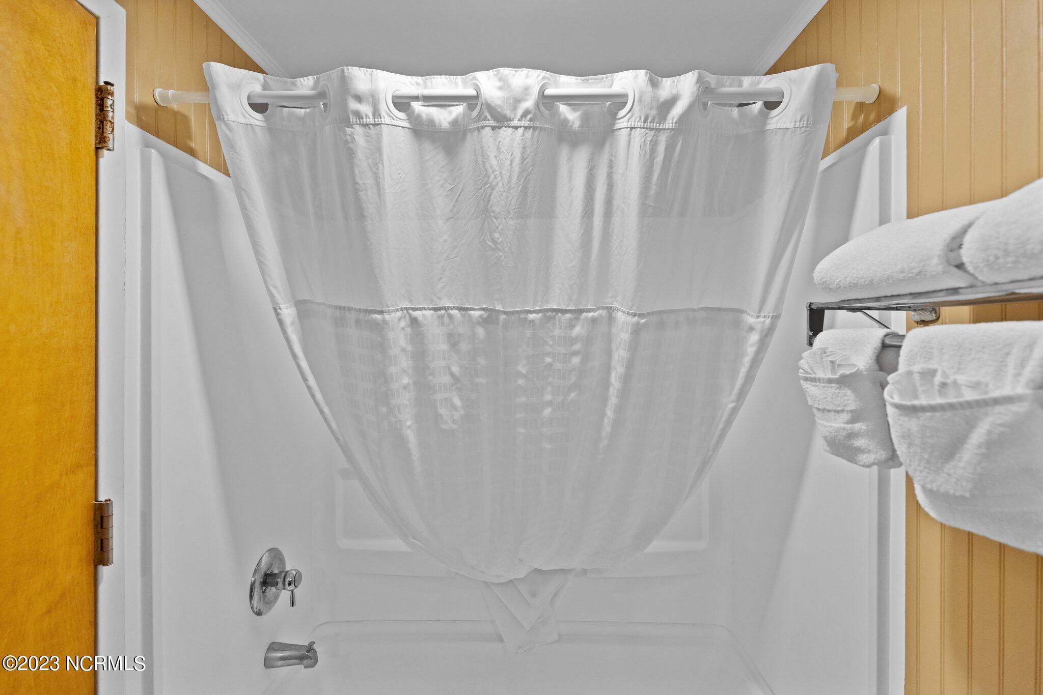 602 W Fort Macon Rd, 111