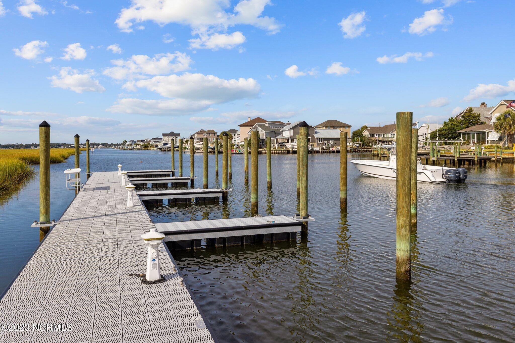 602 W Fort Macon Rd, 111