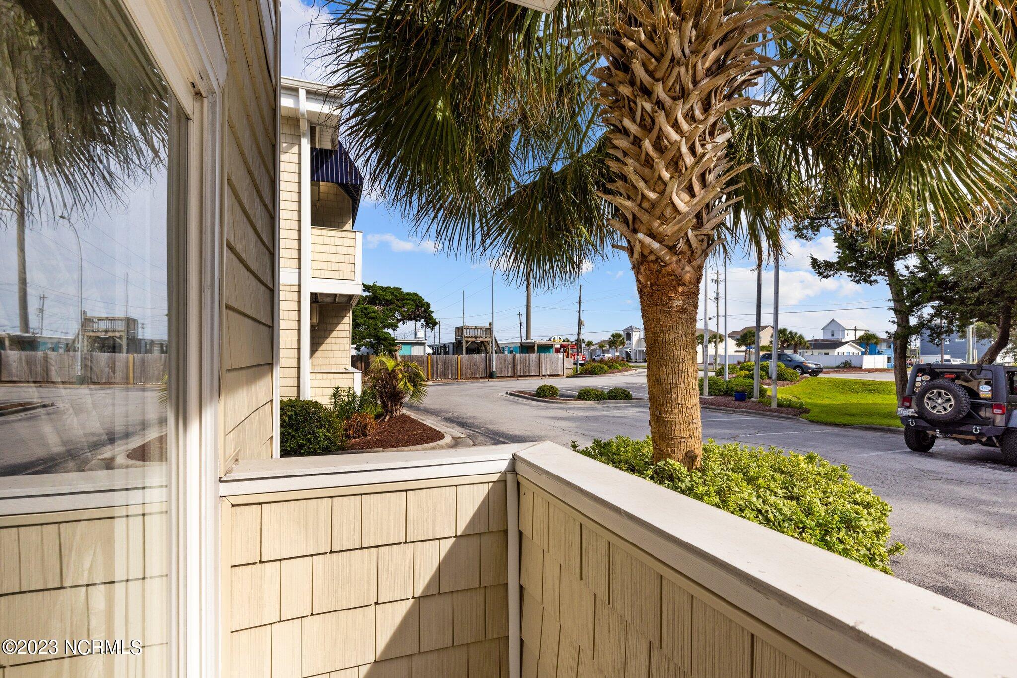 602 W Fort Macon Rd, 111