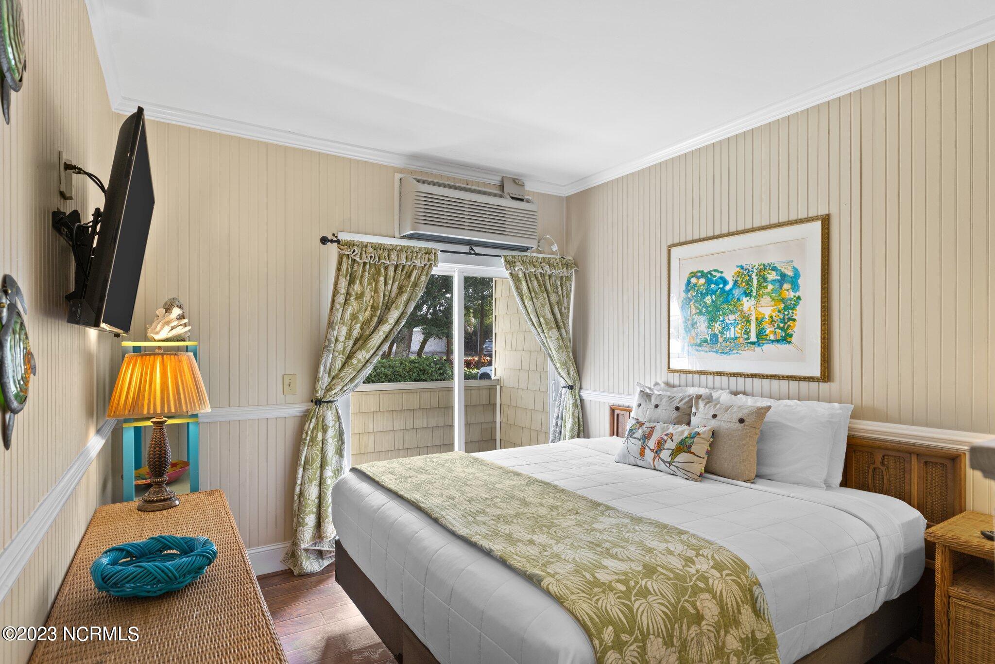 602 W Fort Macon Rd, 111