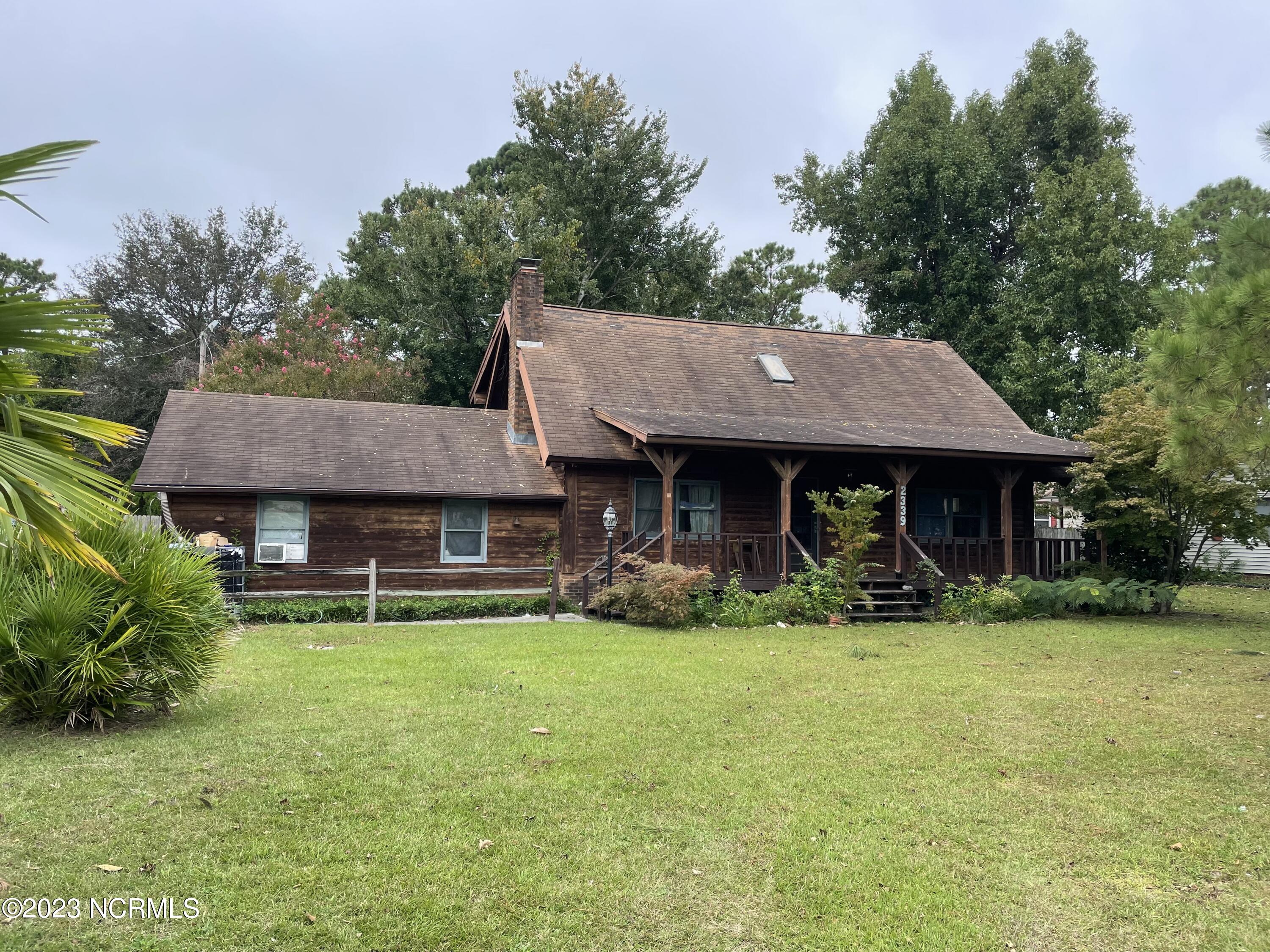 2339 N Lakeview Dr