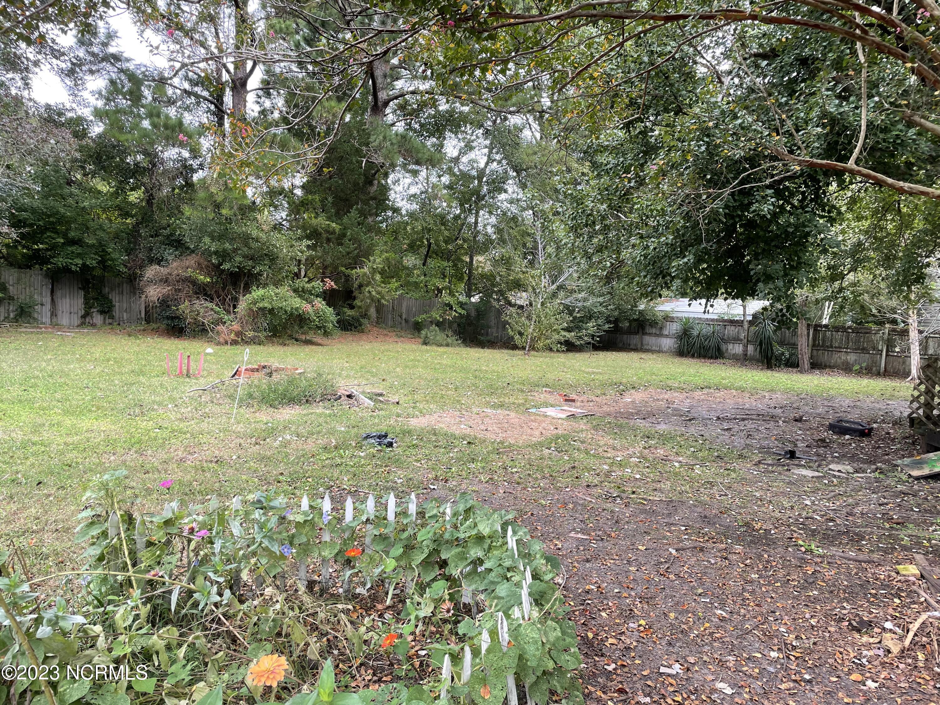 2339 N Lakeview Dr
