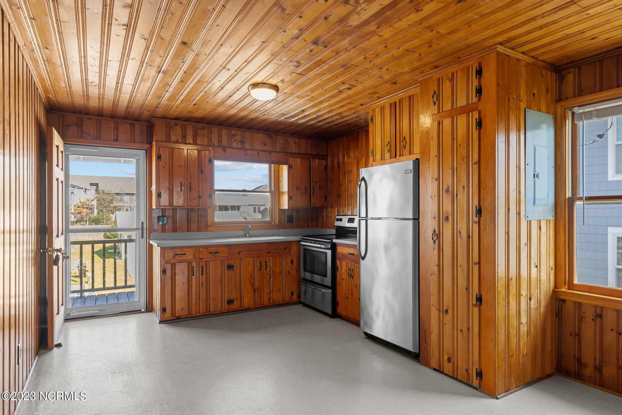404 E Terminal Boulevard, 1f, 2f, 1b, 2b
