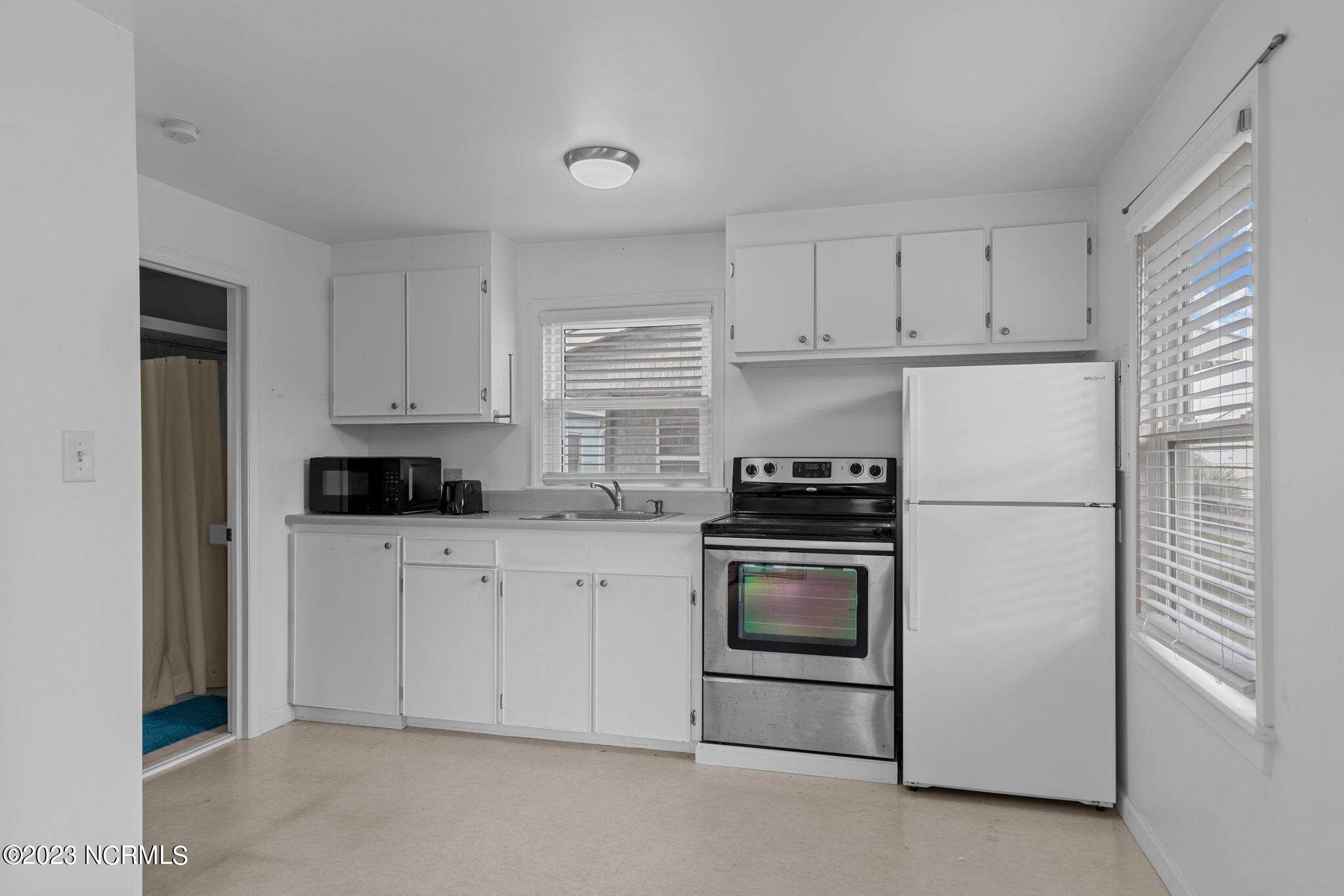 404 E Terminal Boulevard, 1f, 2f, 1b, 2b