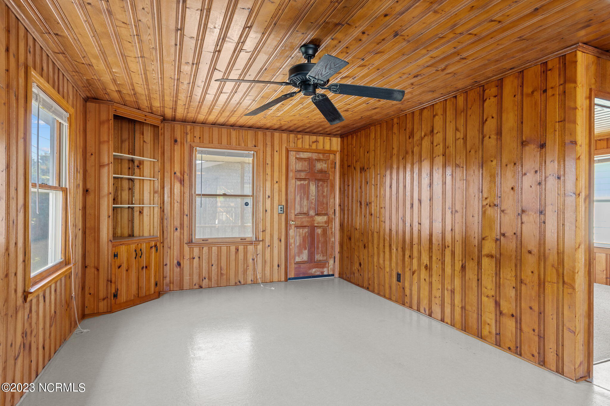 404 E Terminal Boulevard, 1f, 2f, 1b, 2b
