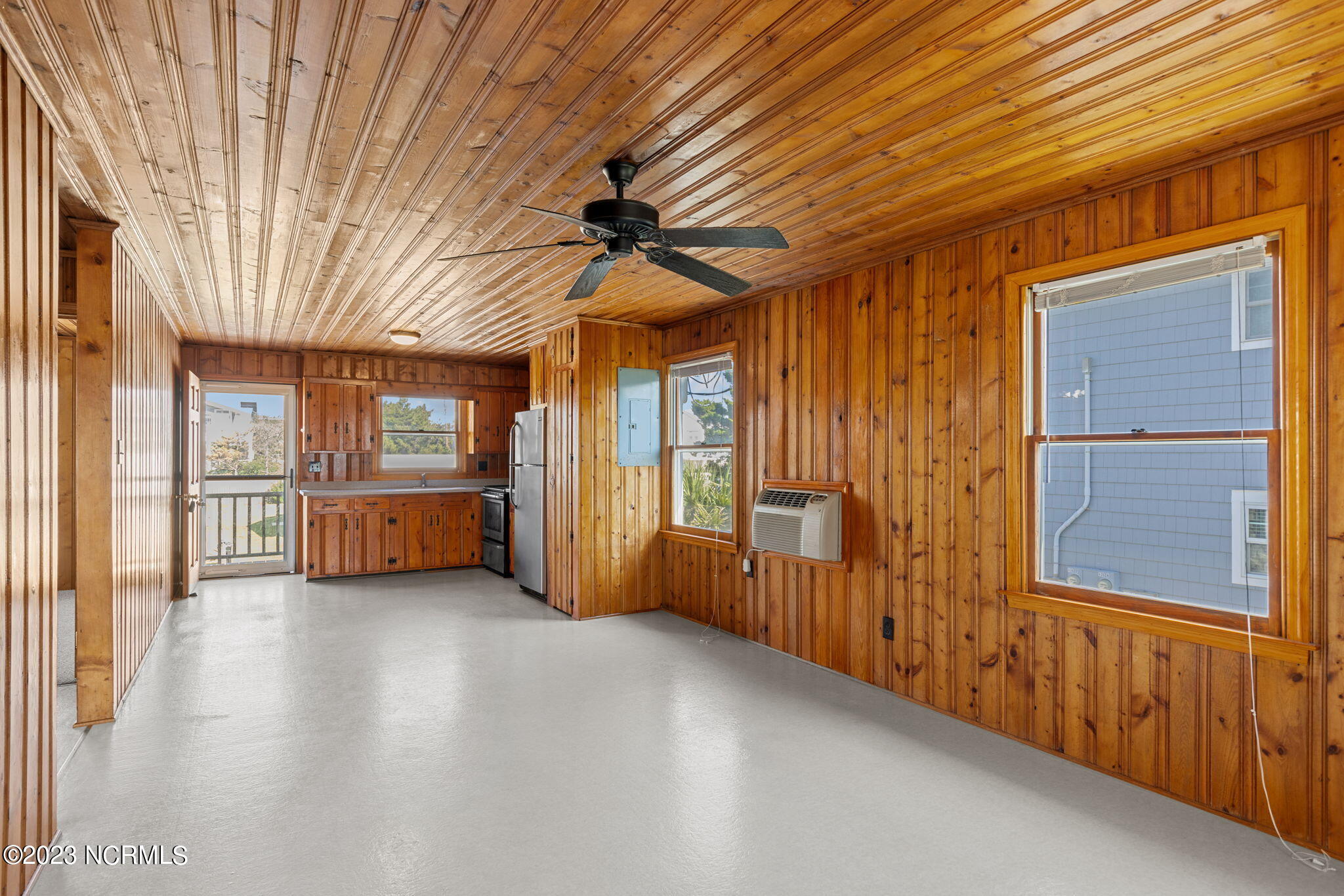 404 E Terminal Boulevard, 1f, 2f, 1b, 2b