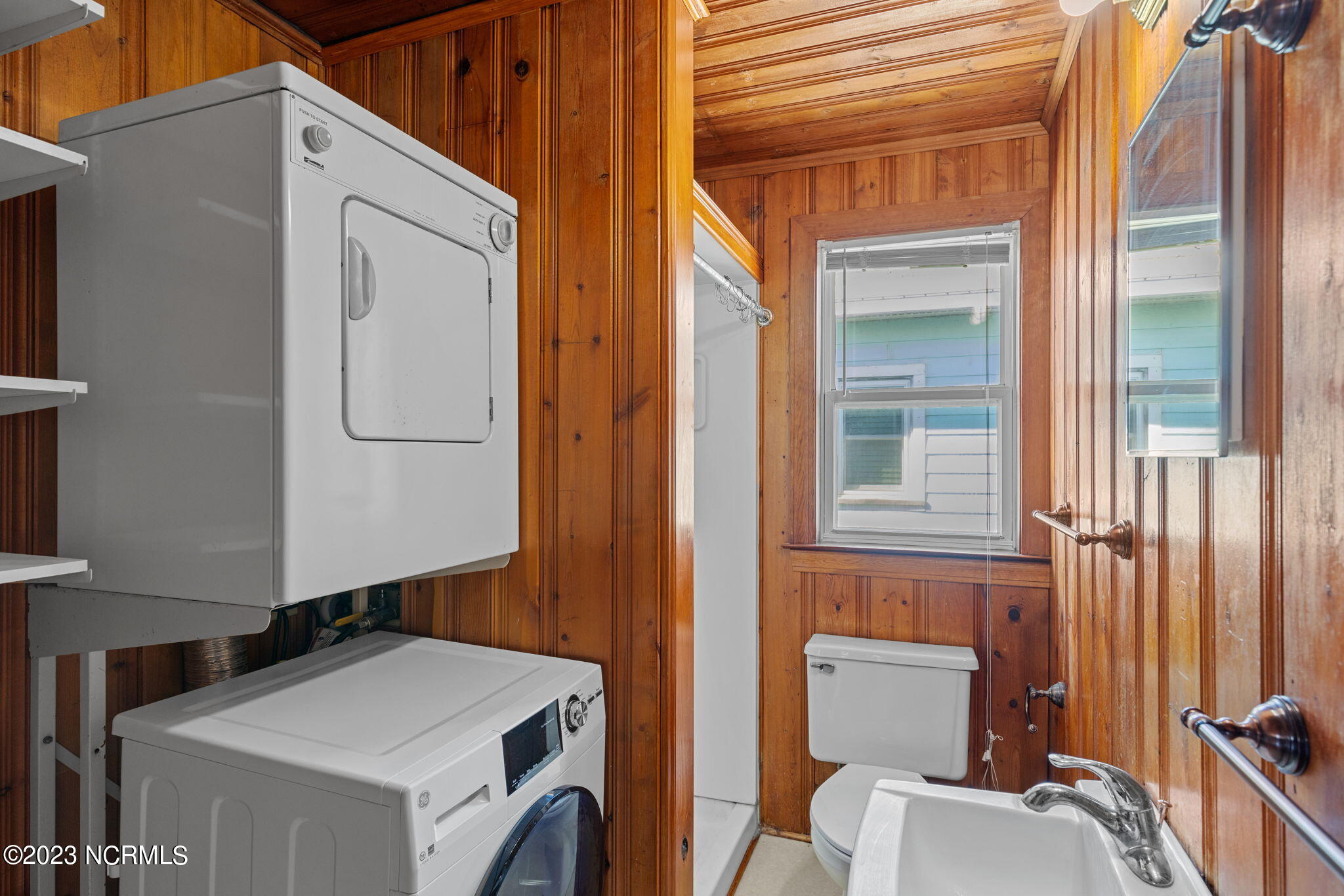 404 E Terminal Boulevard, 1f, 2f, 1b, 2b
