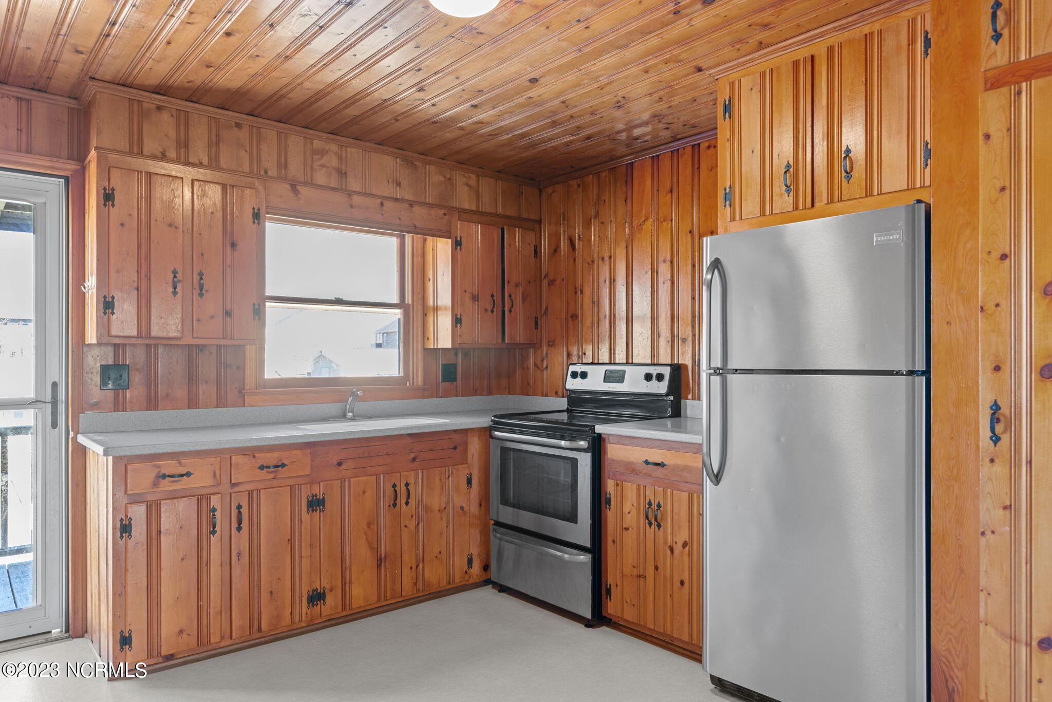 404 E Terminal Boulevard, 1f, 2f, 1b, 2b