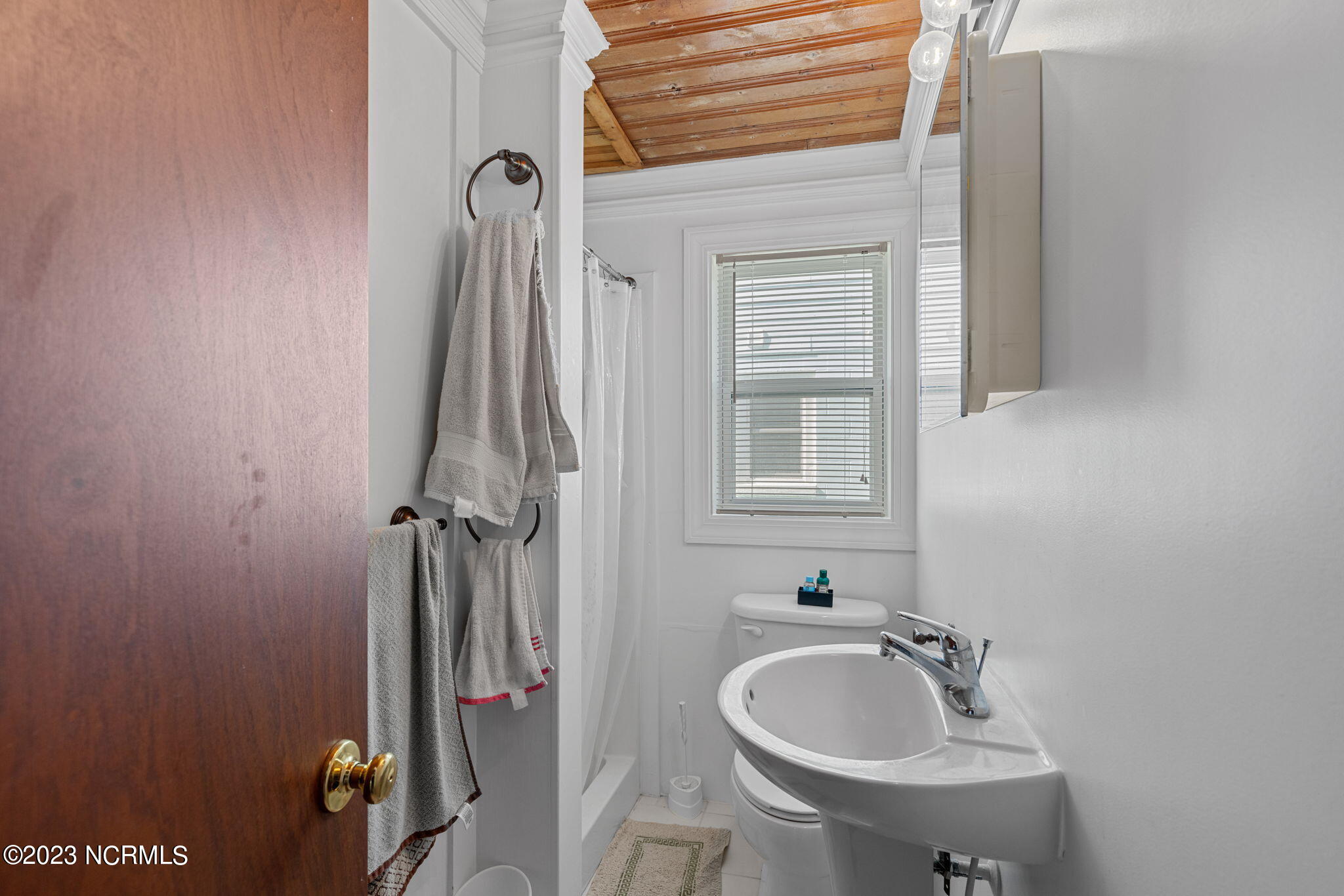 404 E Terminal Boulevard, 1f, 2f, 1b, 2b