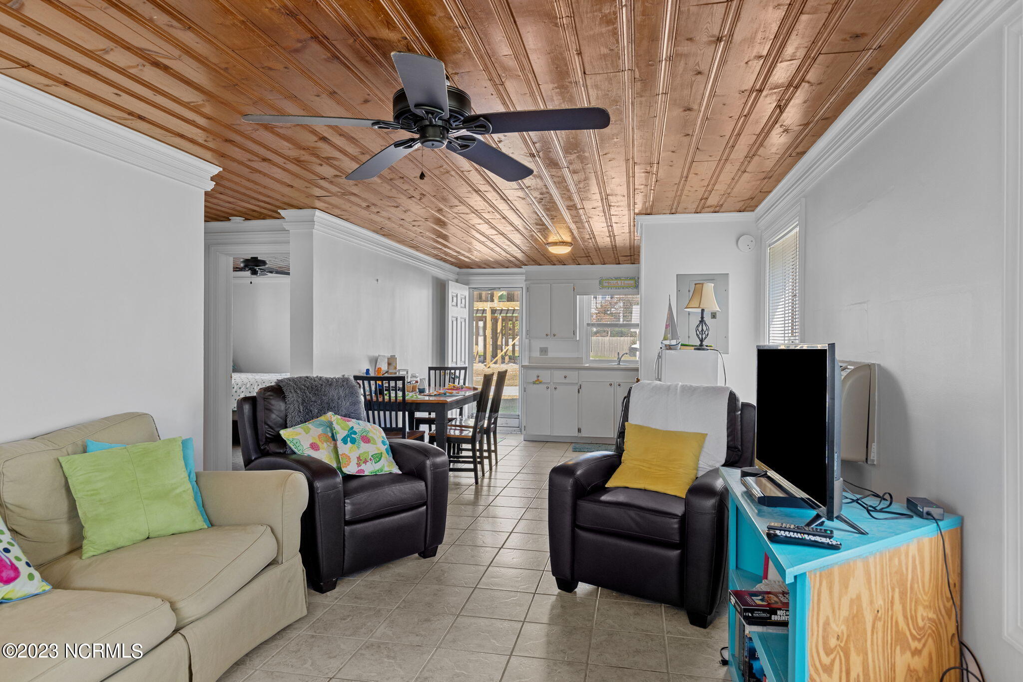 404 E Terminal Boulevard, 1f, 2f, 1b, 2b