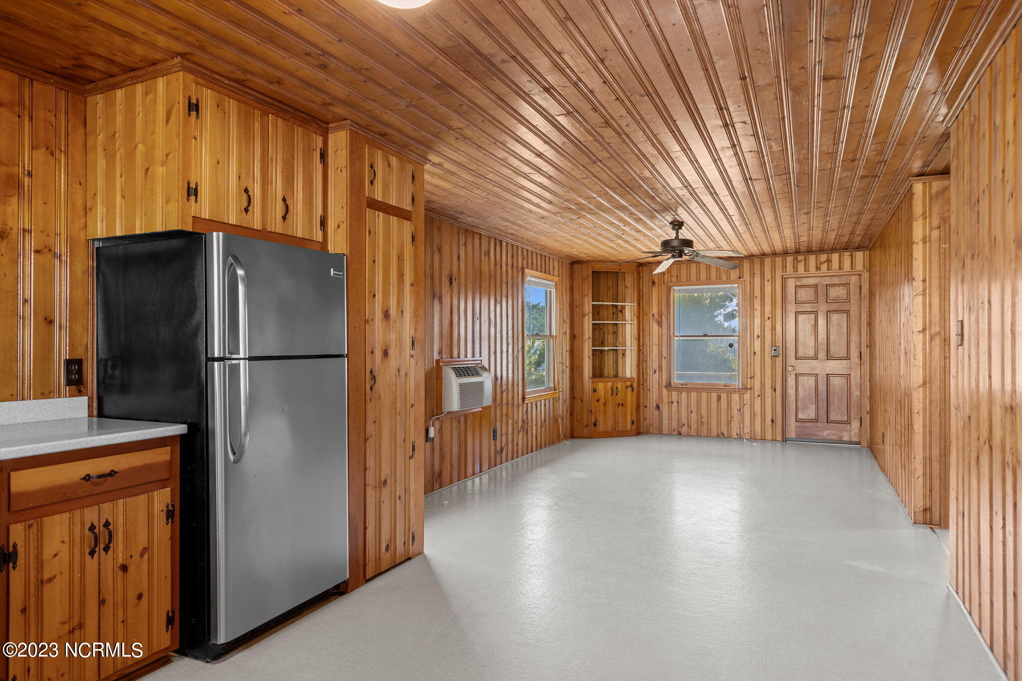 404 E Terminal Boulevard, 1f, 2f, 1b, 2b