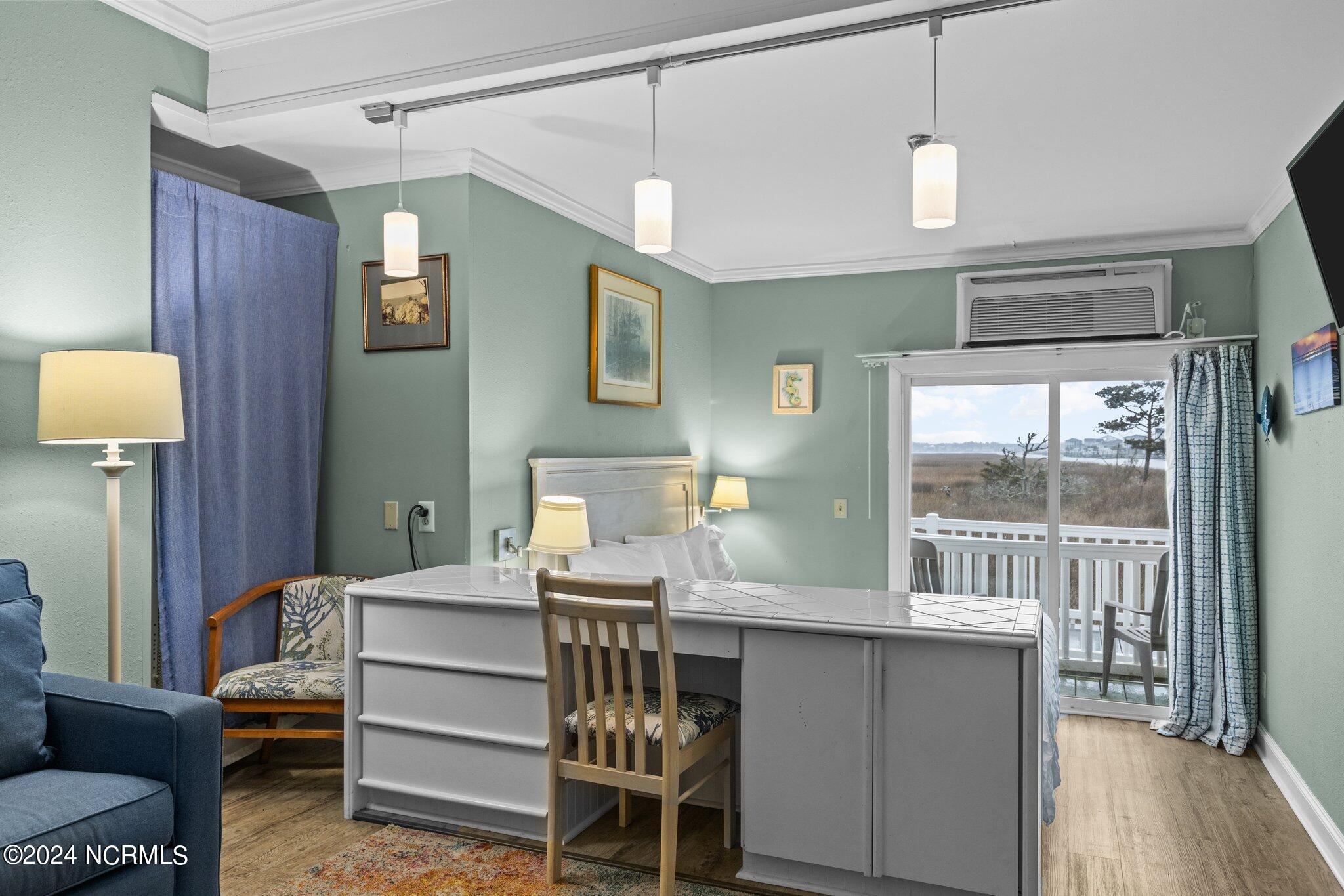 602 W Fort Macon Road, 122