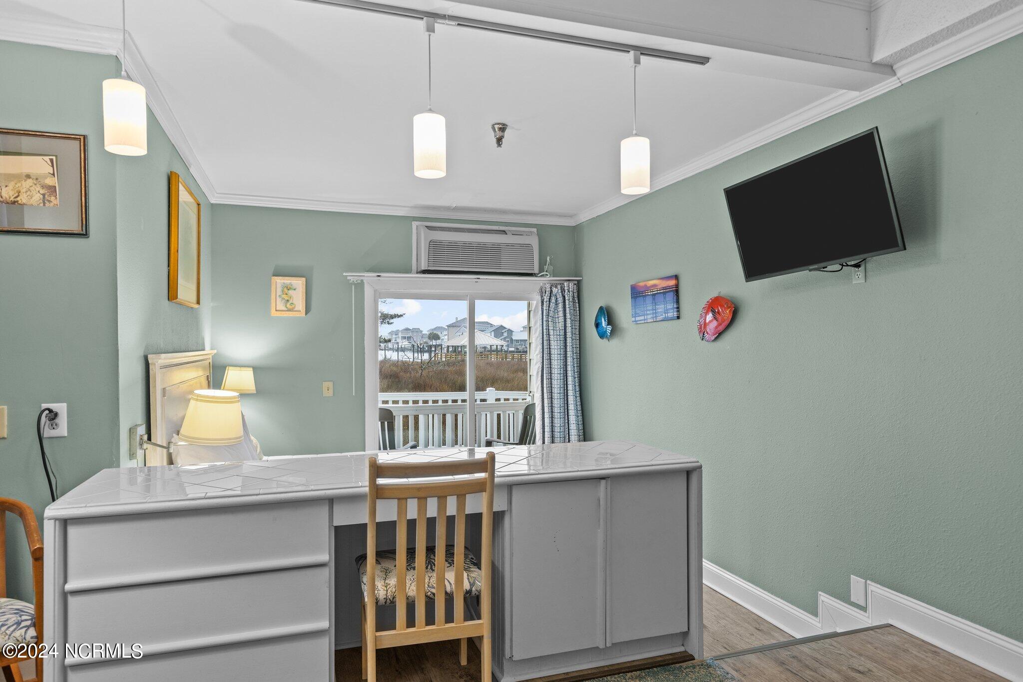 602 W Fort Macon Road, 122