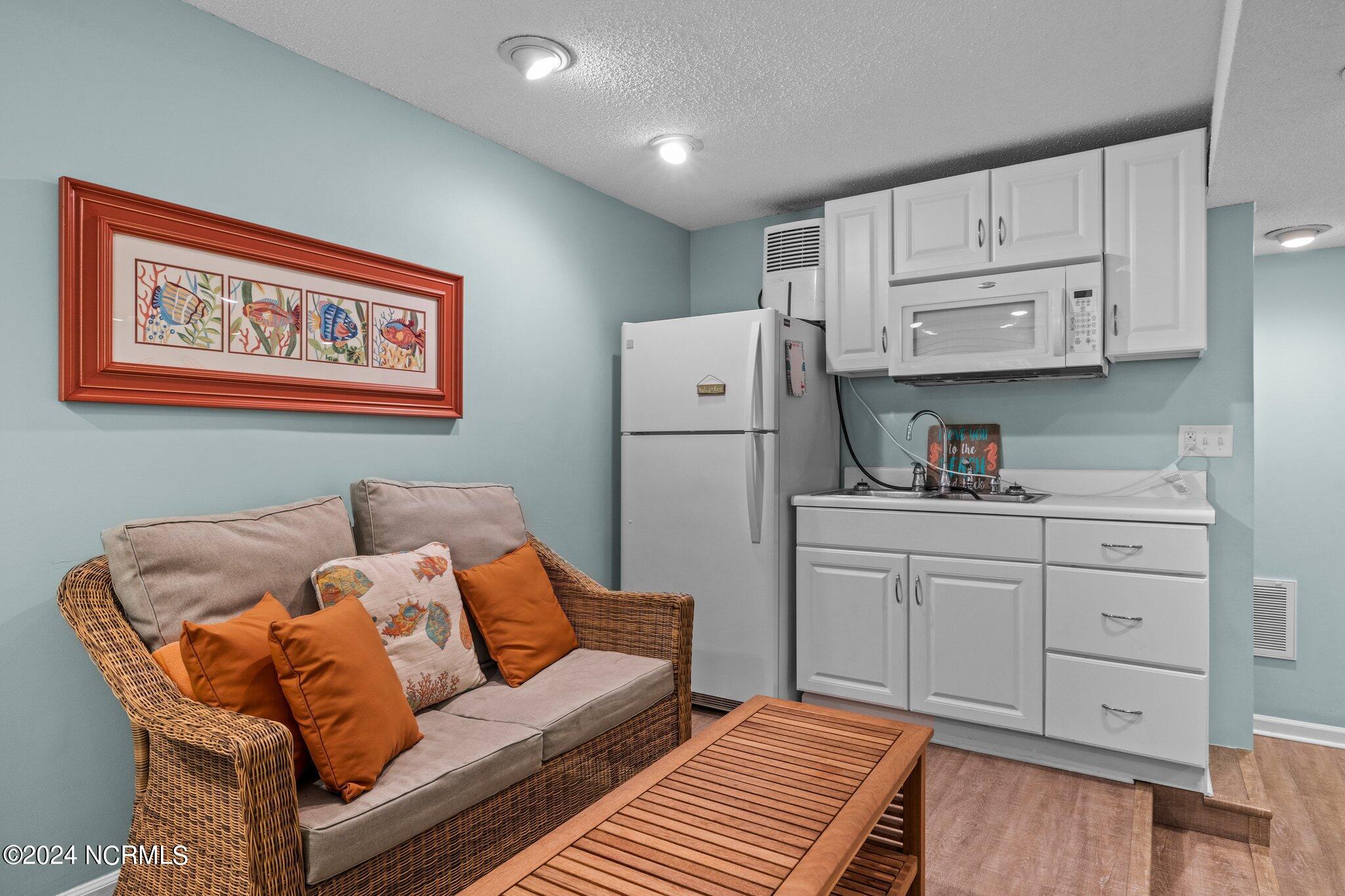 2106 E Fort Macon Road, 204