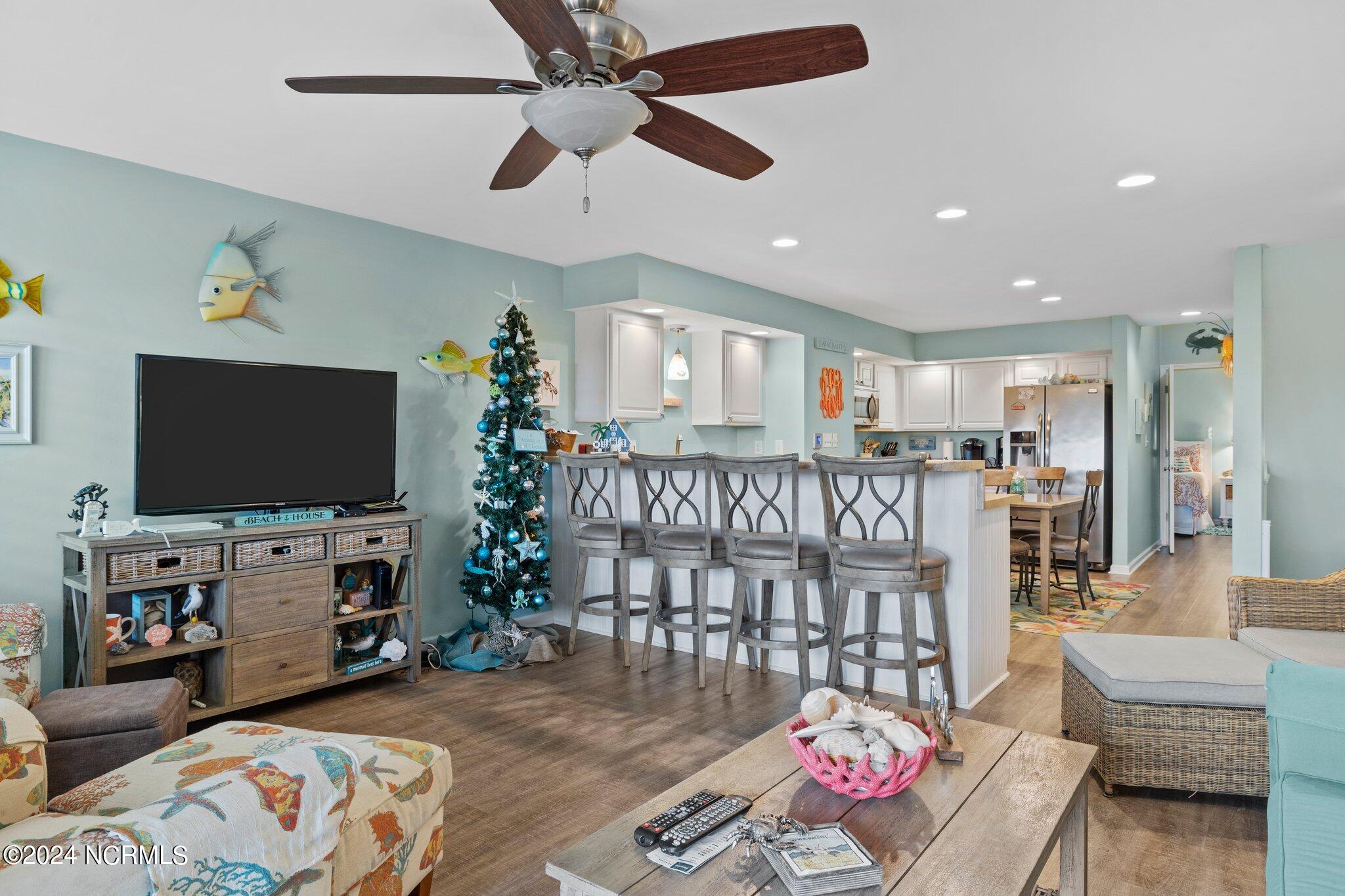 2106 E Fort Macon Road, 204