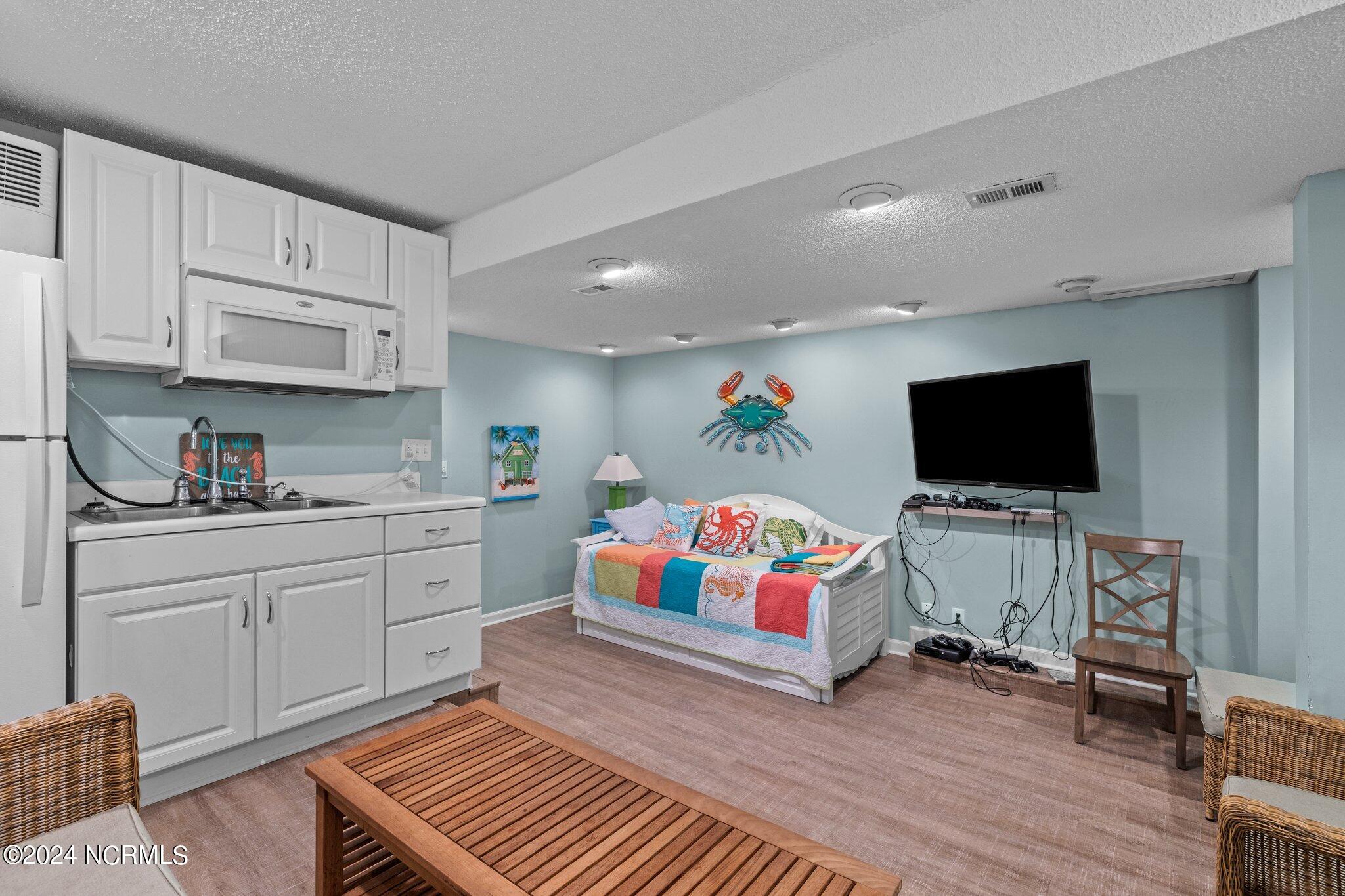 2106 E Fort Macon Road, 204