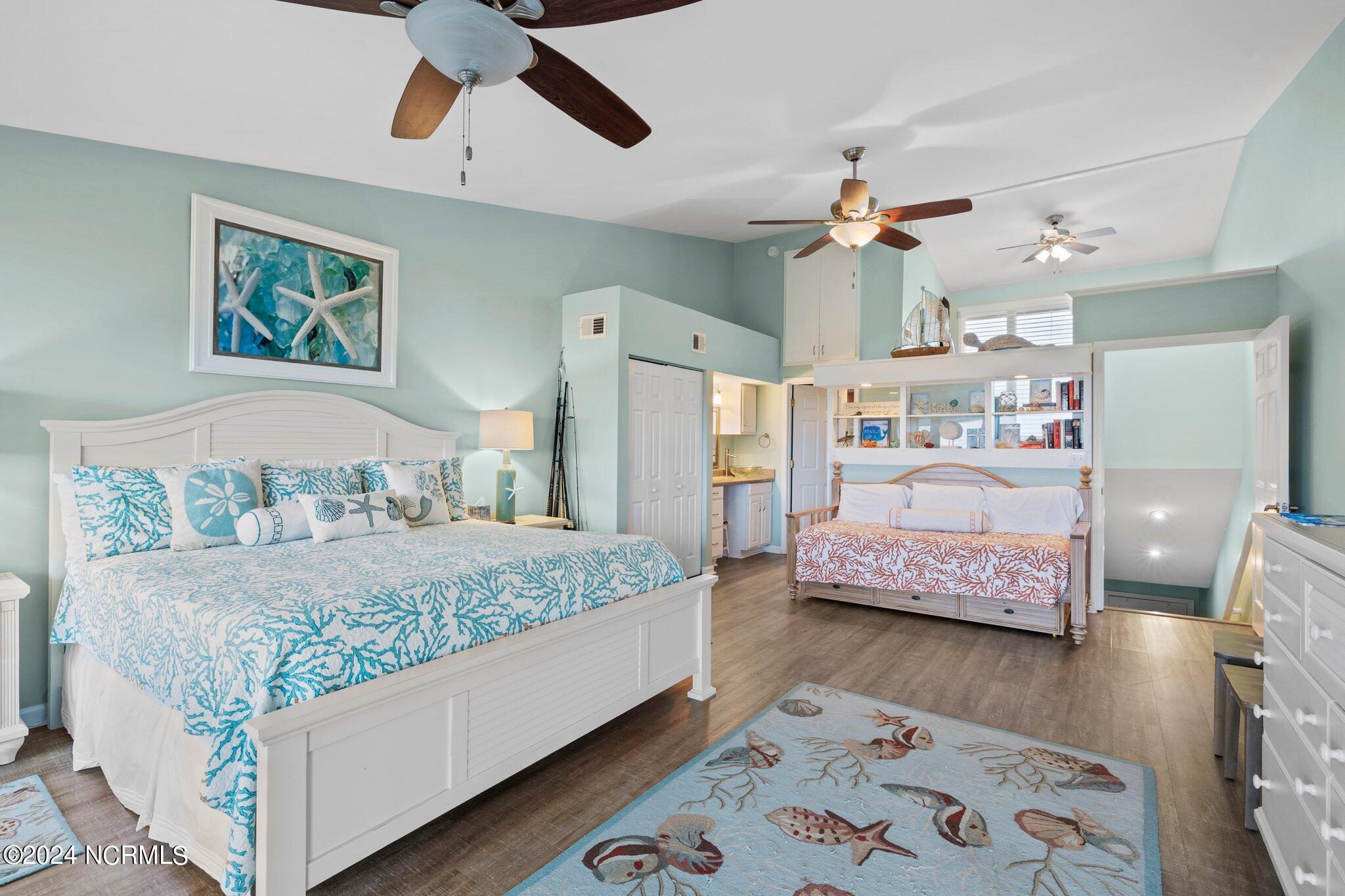 2106 E Fort Macon Road, 204