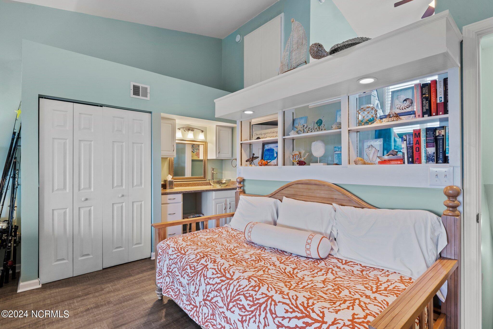 2106 E Fort Macon Road, 204