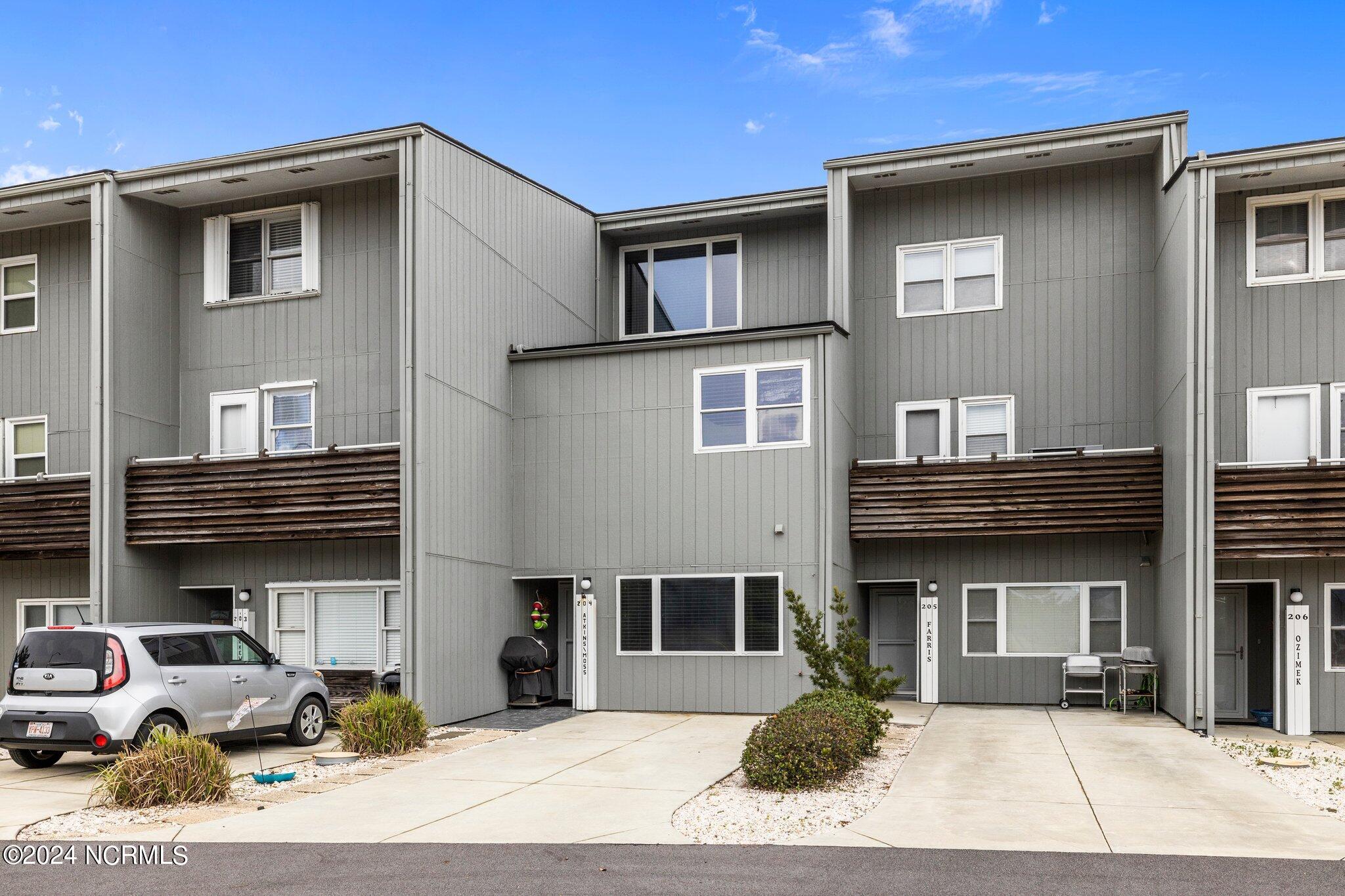 2106 E Fort Macon Road, 204