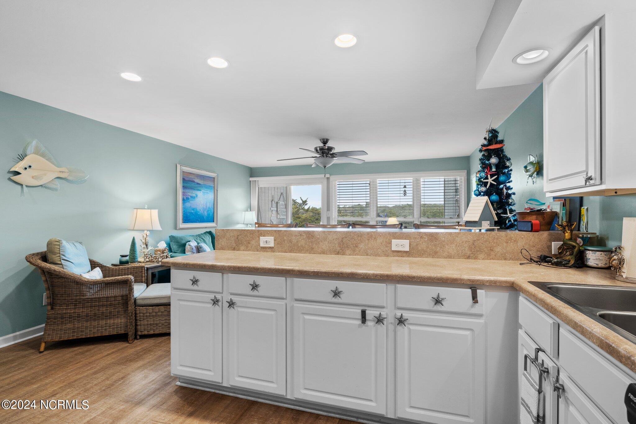 2106 E Fort Macon Road, 204