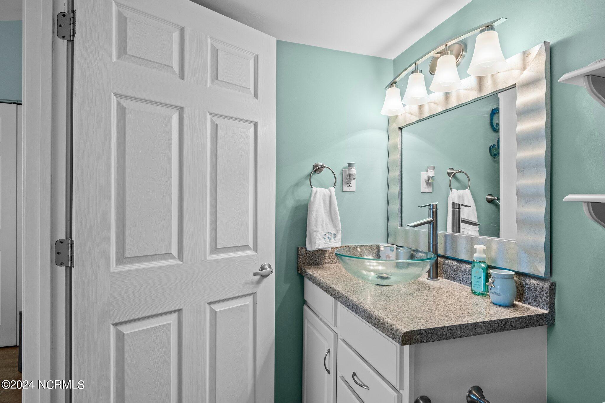 2106 E Fort Macon Road, 204