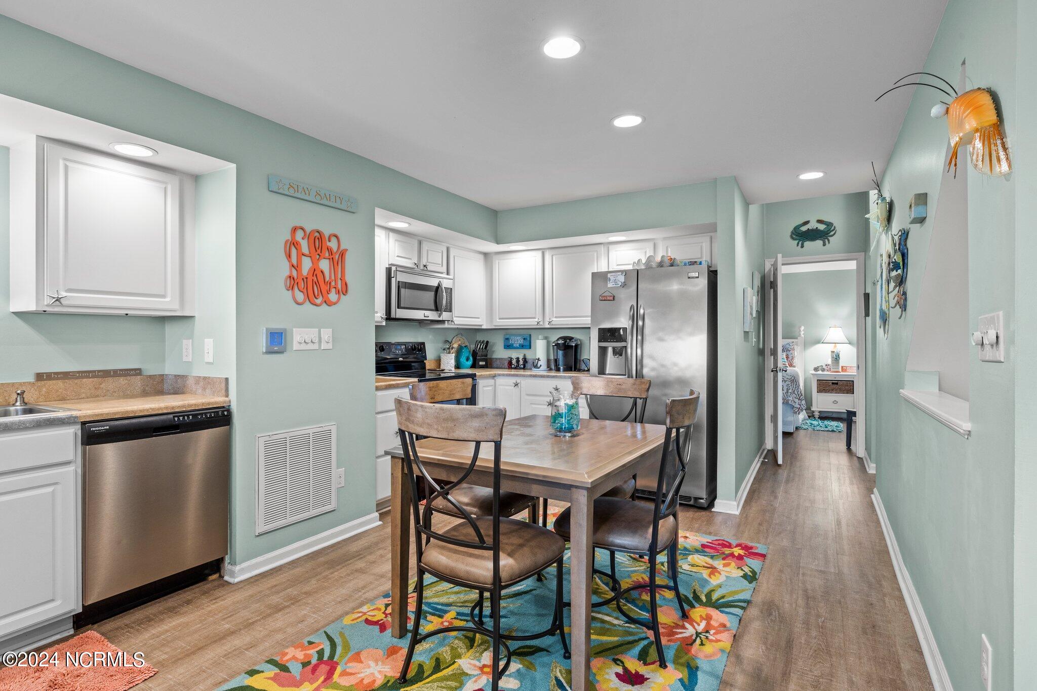 2106 E Fort Macon Road, 204