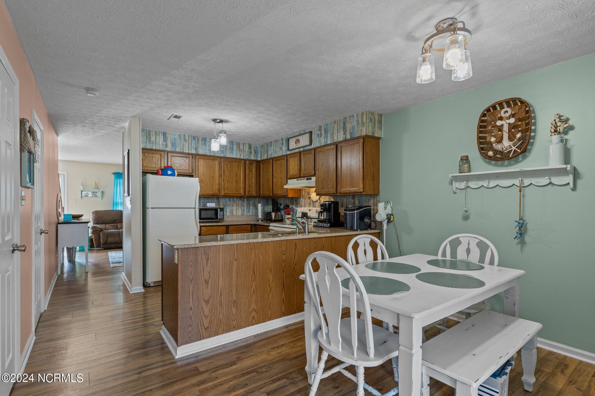 3200 Crystal Oaks Lane, 540