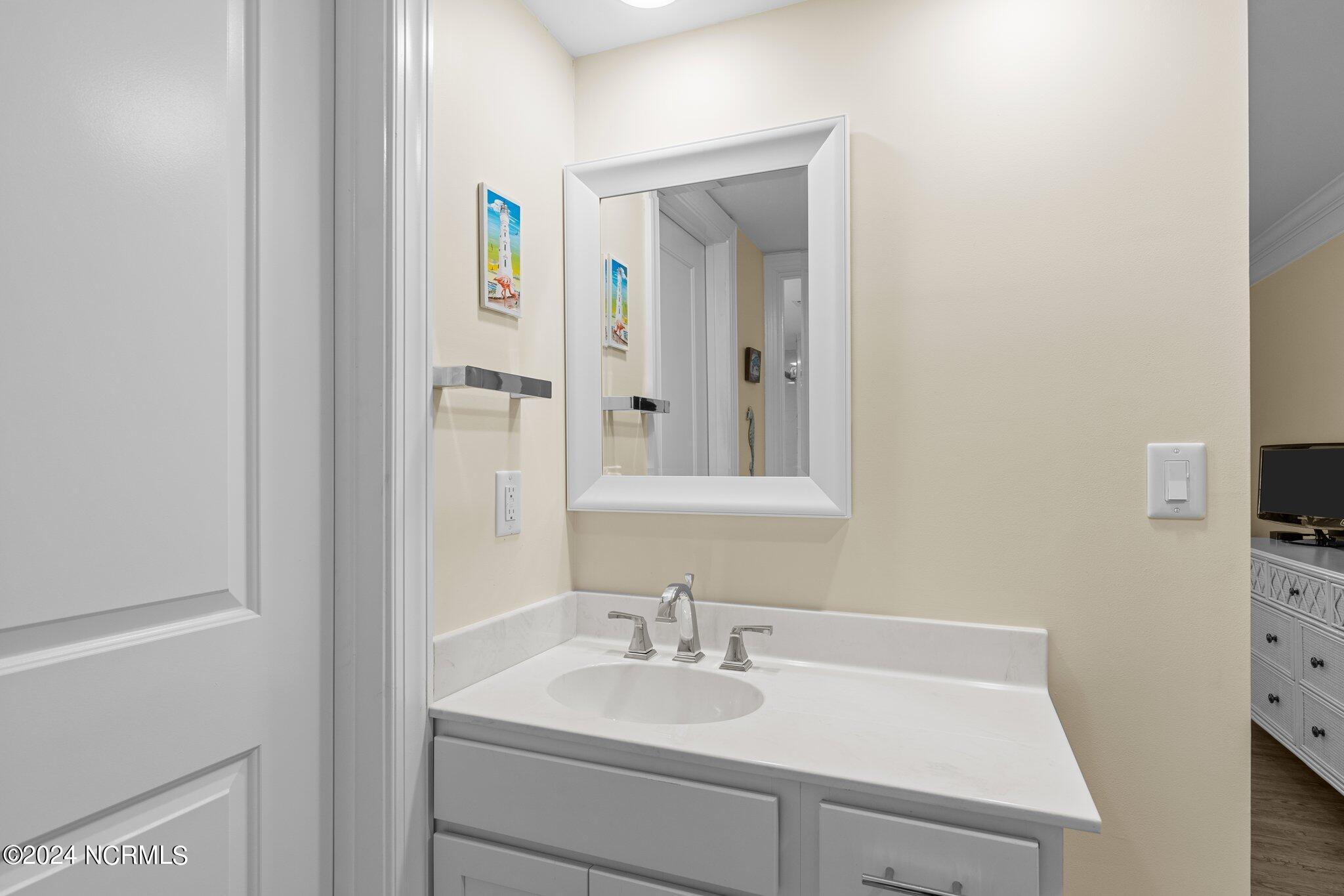 311 Arendell Street, 202