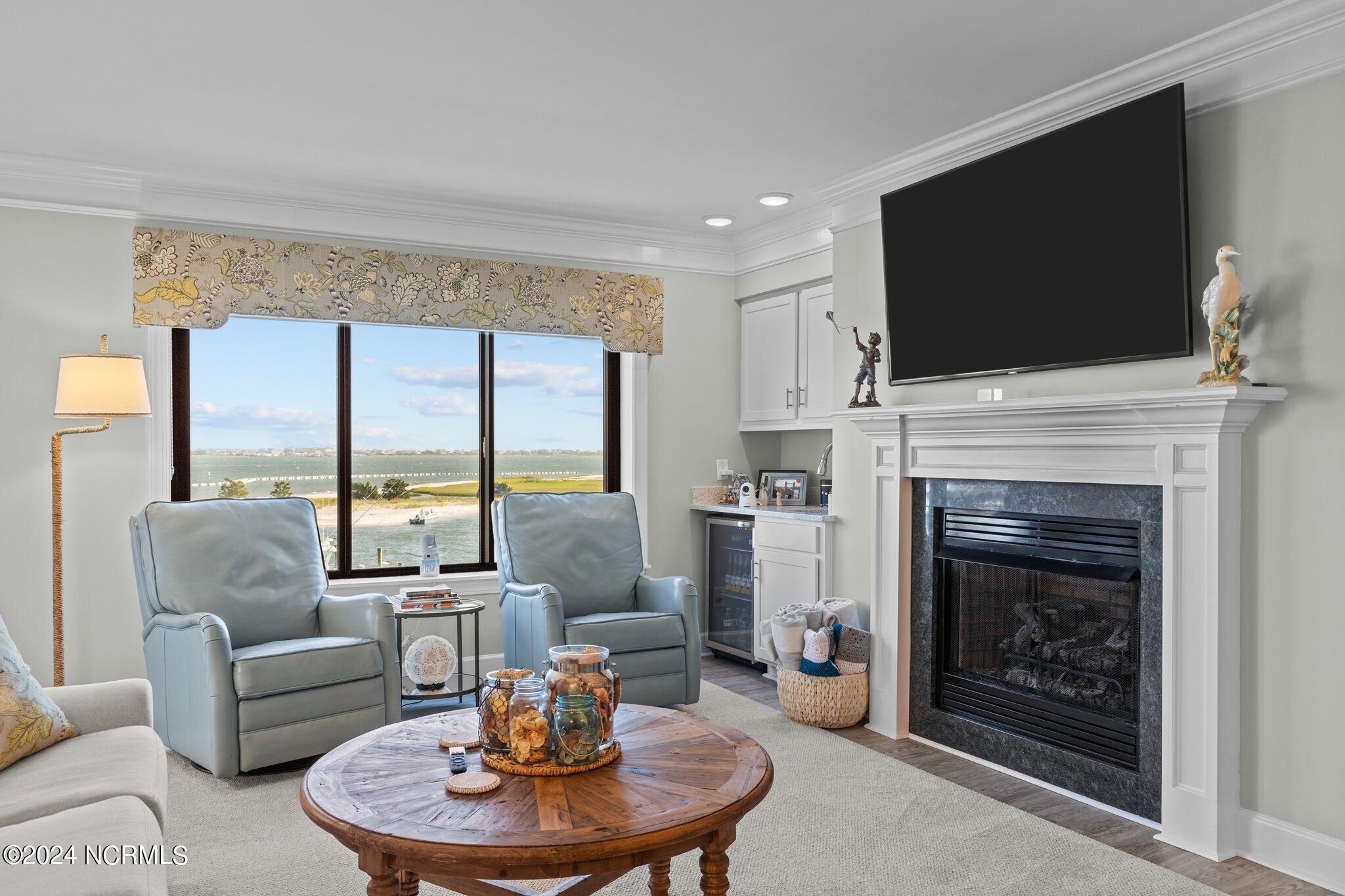 311 Arendell Street, 202