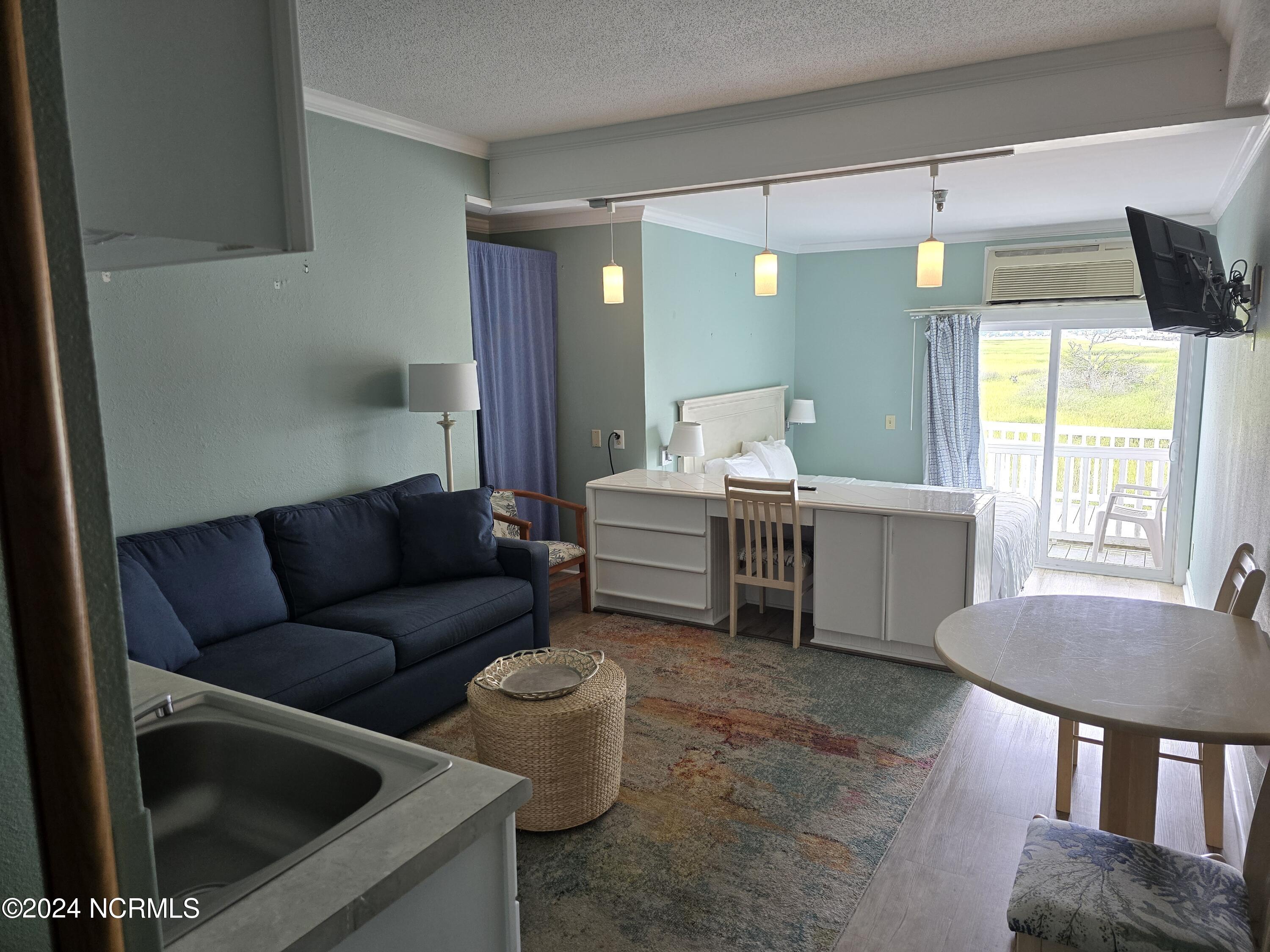 602 W Fort Macon Rd, 122