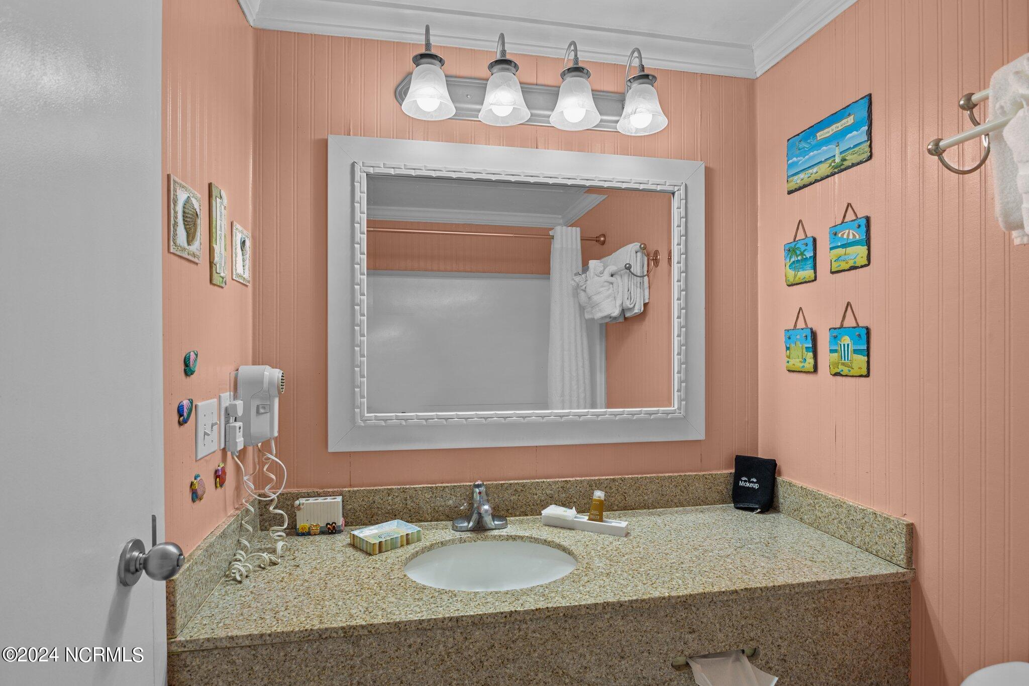 602 W Ft Macon Road, 228