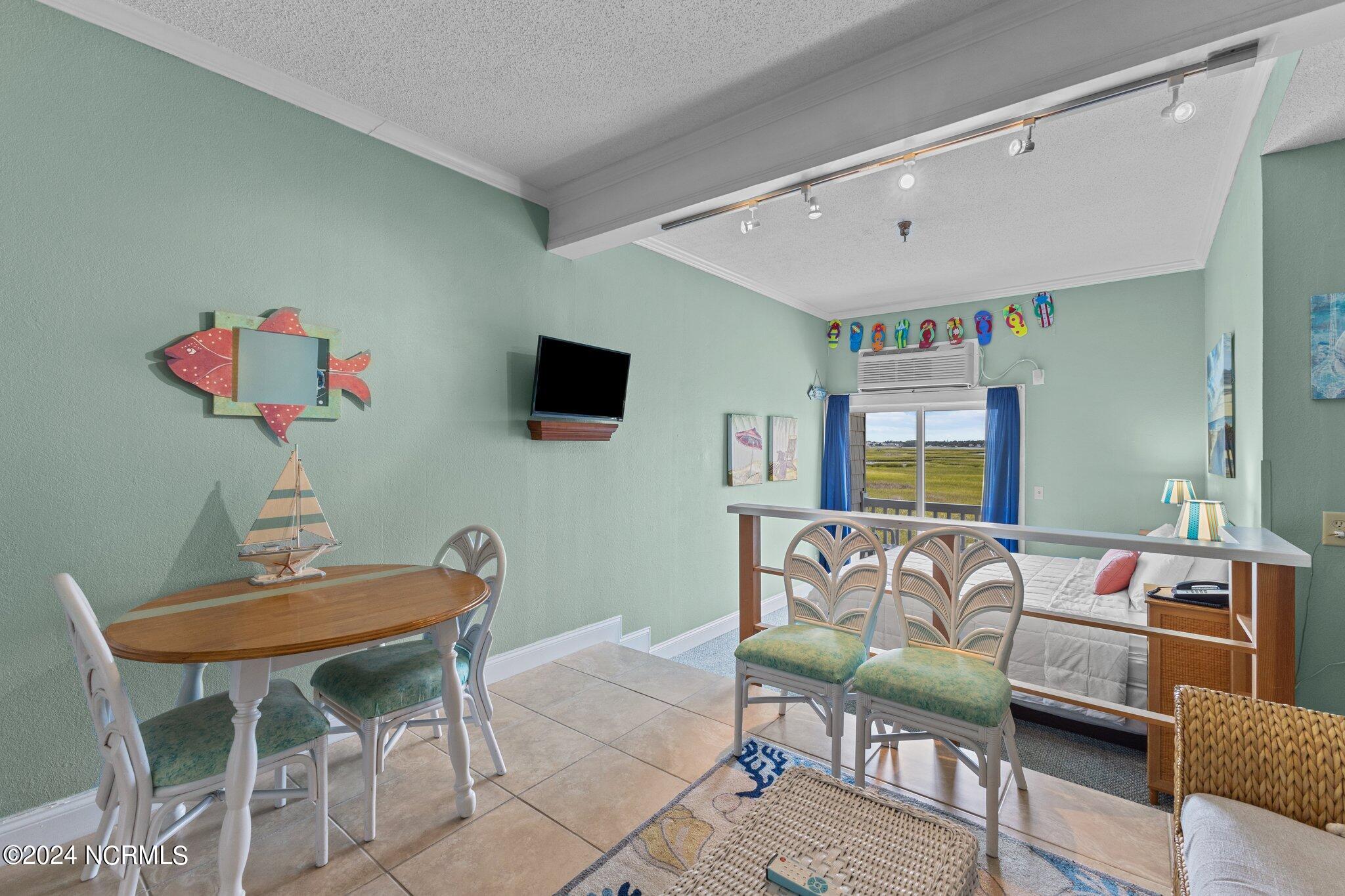 602 W Ft Macon Road, 228