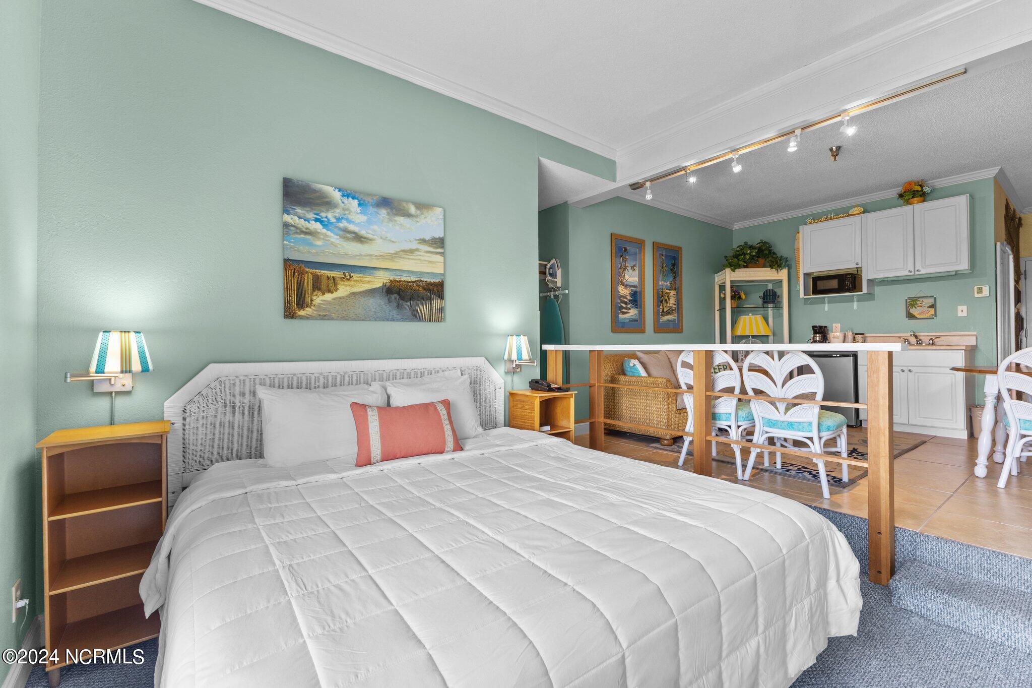 602 W Ft Macon Road, 228