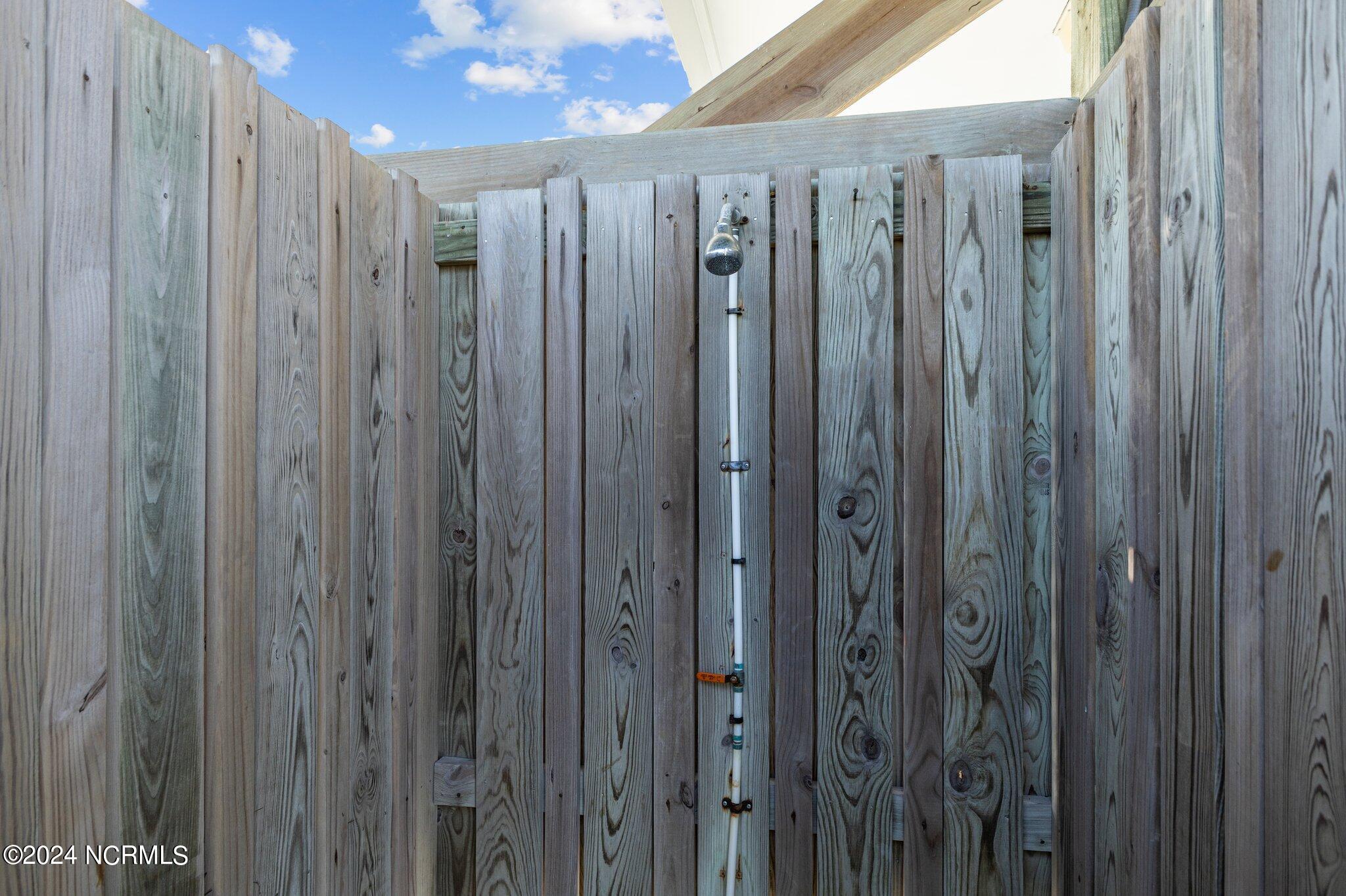 105 Beachwood Drive, 1b